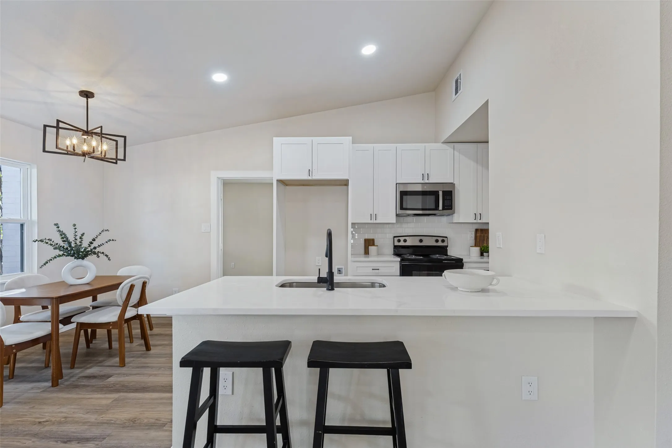 Single Family Residence For Sale in Dallas County , 9451 Culberson Street, Dallas, Texas 75227, 3 Bedroom, 2 Bathroom, Garage spaces, 1,366 Sqft, built in 1983, mls#21394518, Real Estate Agent in Dallas, Homes For Sale in Dallas county, Homes For Sale in Dallas, Realtor in Dallas Texas, Real Estate Brokerage Independent Realty Texas, Luminita Cordes Realtor