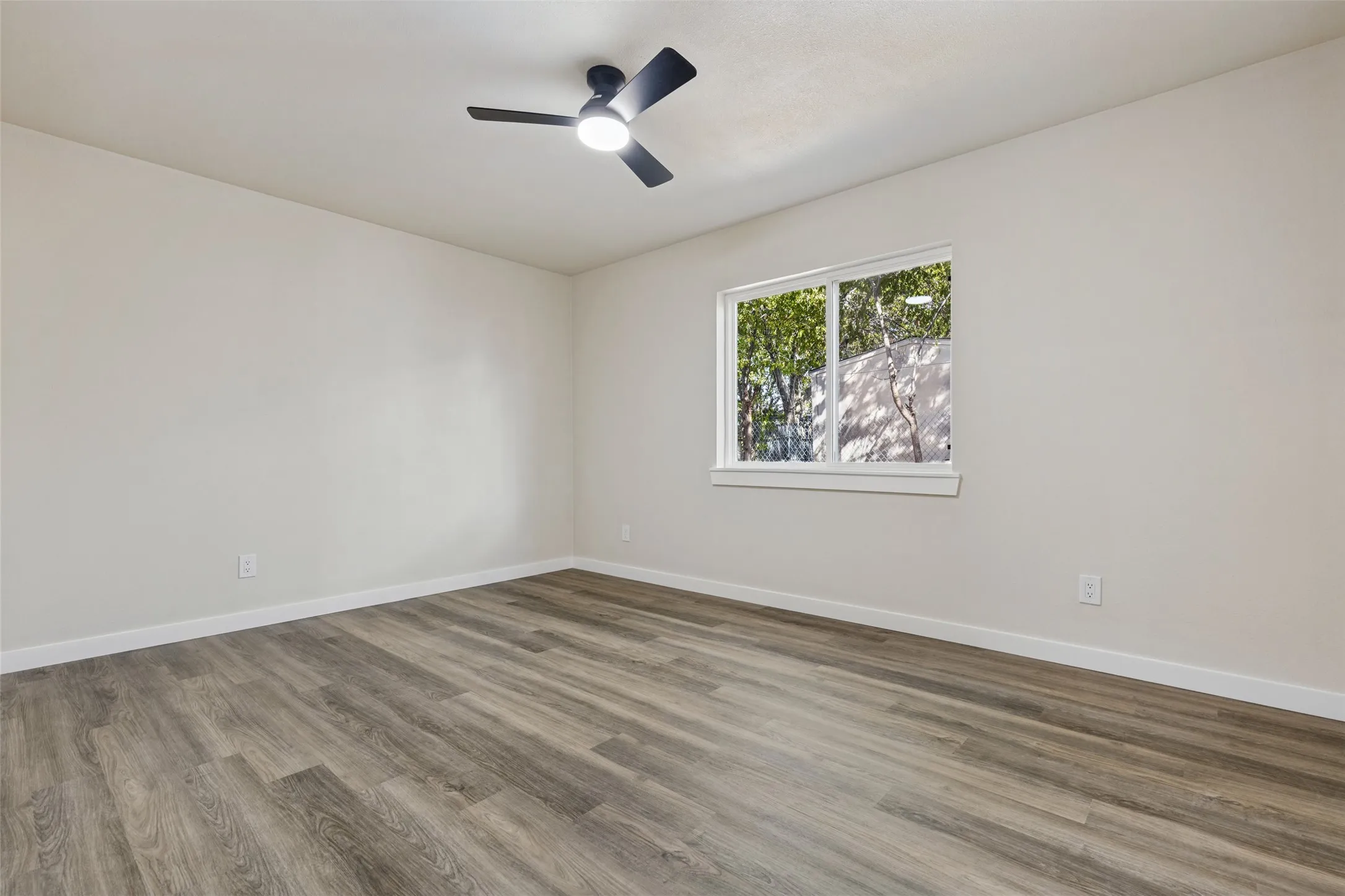 Single Family Residence For Sale in Dallas County , 9451 Culberson Street, Dallas, Texas 75227, 3 Bedroom, 2 Bathroom, Garage spaces, 1,366 Sqft, built in 1983, mls#21394518, Real Estate Agent in Dallas, Homes For Sale in Dallas county, Homes For Sale in Dallas, Realtor in Dallas Texas, Real Estate Brokerage Independent Realty Texas, Luminita Cordes Realtor