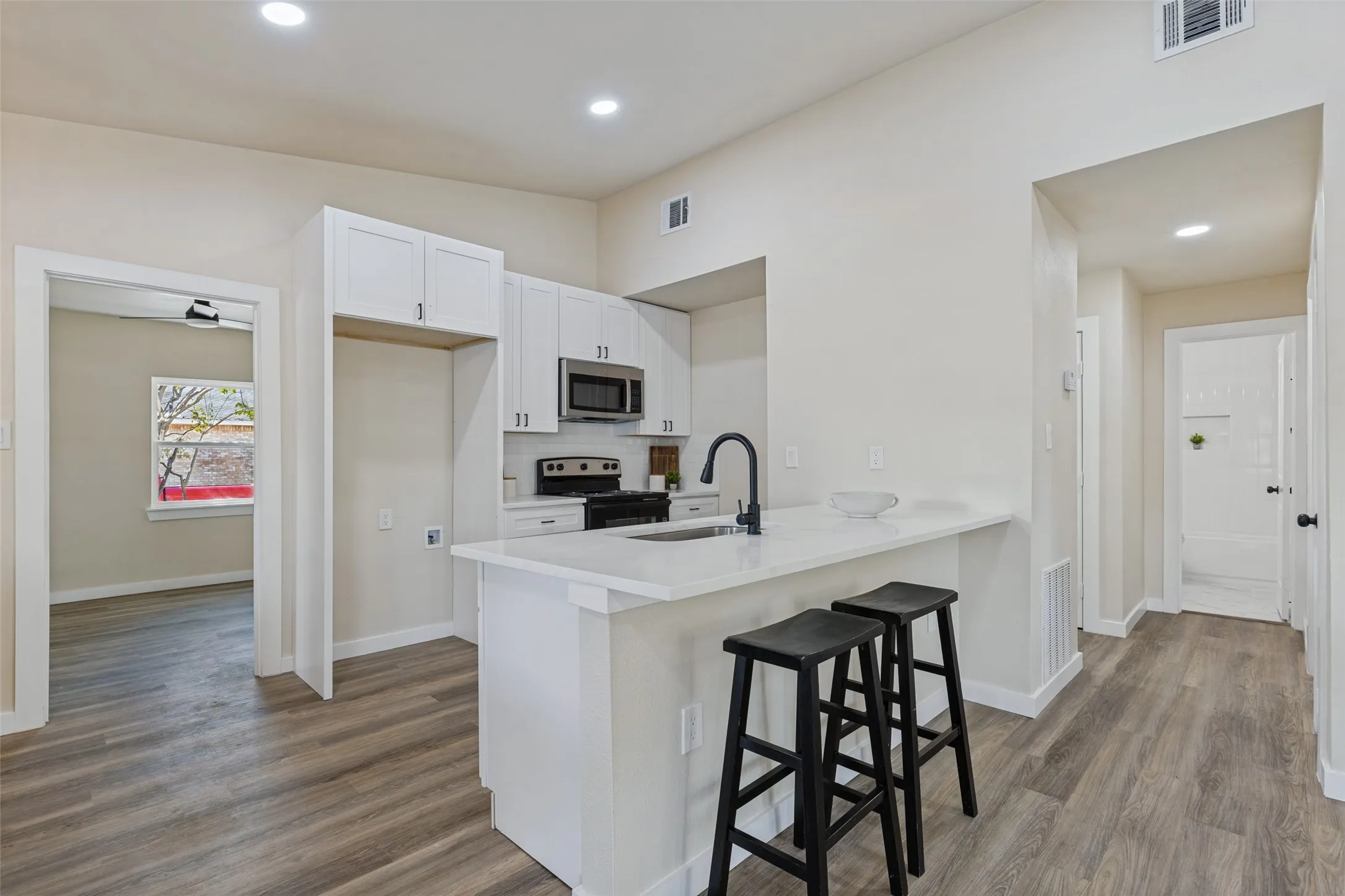 Single Family Residence For Sale in Dallas County , 9451 Culberson Street, Dallas, Texas 75227, 3 Bedroom, 2 Bathroom, Garage spaces, 1,366 Sqft, built in 1983, mls#21394518, Real Estate Agent in Dallas, Homes For Sale in Dallas county, Homes For Sale in Dallas, Realtor in Dallas Texas, Real Estate Brokerage Independent Realty Texas, Luminita Cordes Realtor