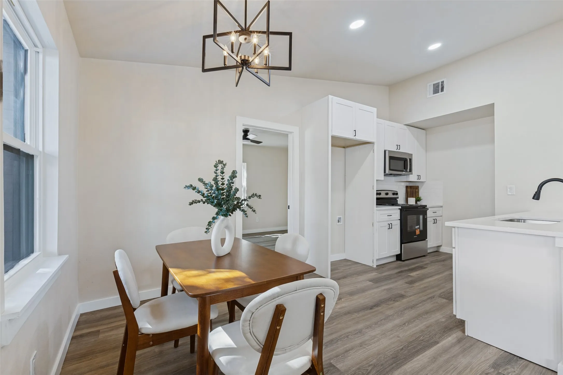 Single Family Residence For Sale in Dallas County , 9451 Culberson Street, Dallas, Texas 75227, 3 Bedroom, 2 Bathroom, Garage spaces, 1,366 Sqft, built in 1983, mls#21394518, Real Estate Agent in Dallas, Homes For Sale in Dallas county, Homes For Sale in Dallas, Realtor in Dallas Texas, Real Estate Brokerage Independent Realty Texas, Luminita Cordes Realtor