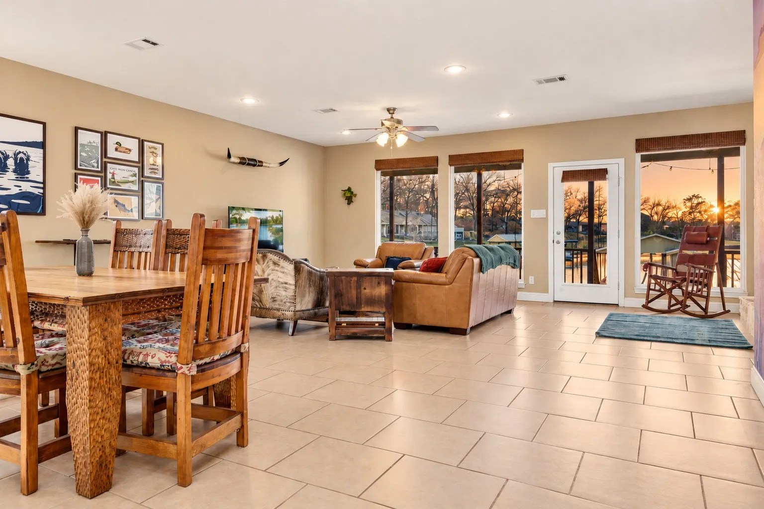 Single Family Residence For Sale in Henderson County , 182 Oak Hills Drive, Mabank, Texas 75156, 3 Bedroom, 2 Bathroom, 2 Garage spaces, 1,636 Sqft, built in 2009, mls#21394521, Real Estate Agent in Mabank, Homes For Sale in Henderson county, Homes For Sale in Mabank, Realtor in Mabank Texas, Real Estate Brokerage Independent Realty Texas, Luminita Cordes Realtor