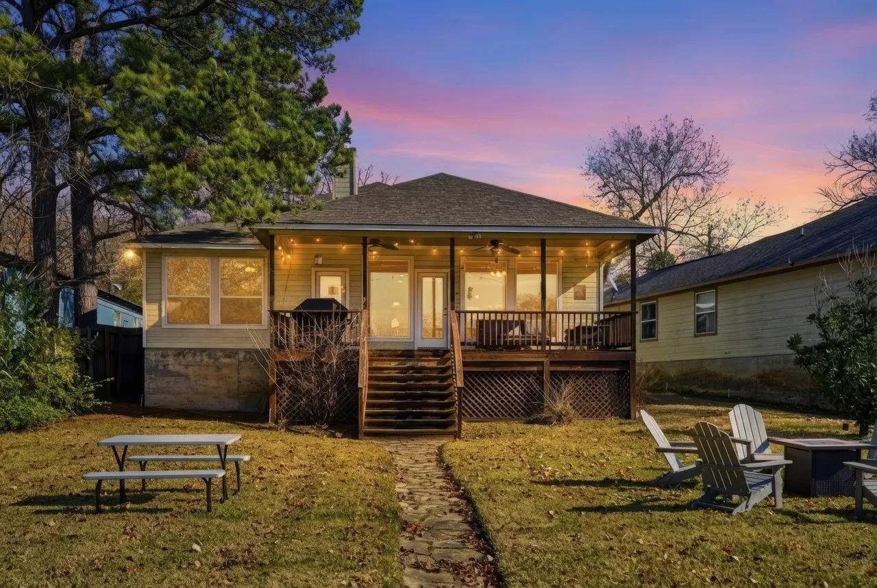 Single Family Residence For Sale in Henderson County , 182 Oak Hills Drive, Mabank, Texas 75156, 3 Bedroom, 2 Bathroom, 2 Garage spaces, 1,636 Sqft, built in 2009, mls#21394521, Real Estate Agent in Mabank, Homes For Sale in Henderson county, Homes For Sale in Mabank, Realtor in Mabank Texas, Real Estate Brokerage Independent Realty Texas, Luminita Cordes Realtor