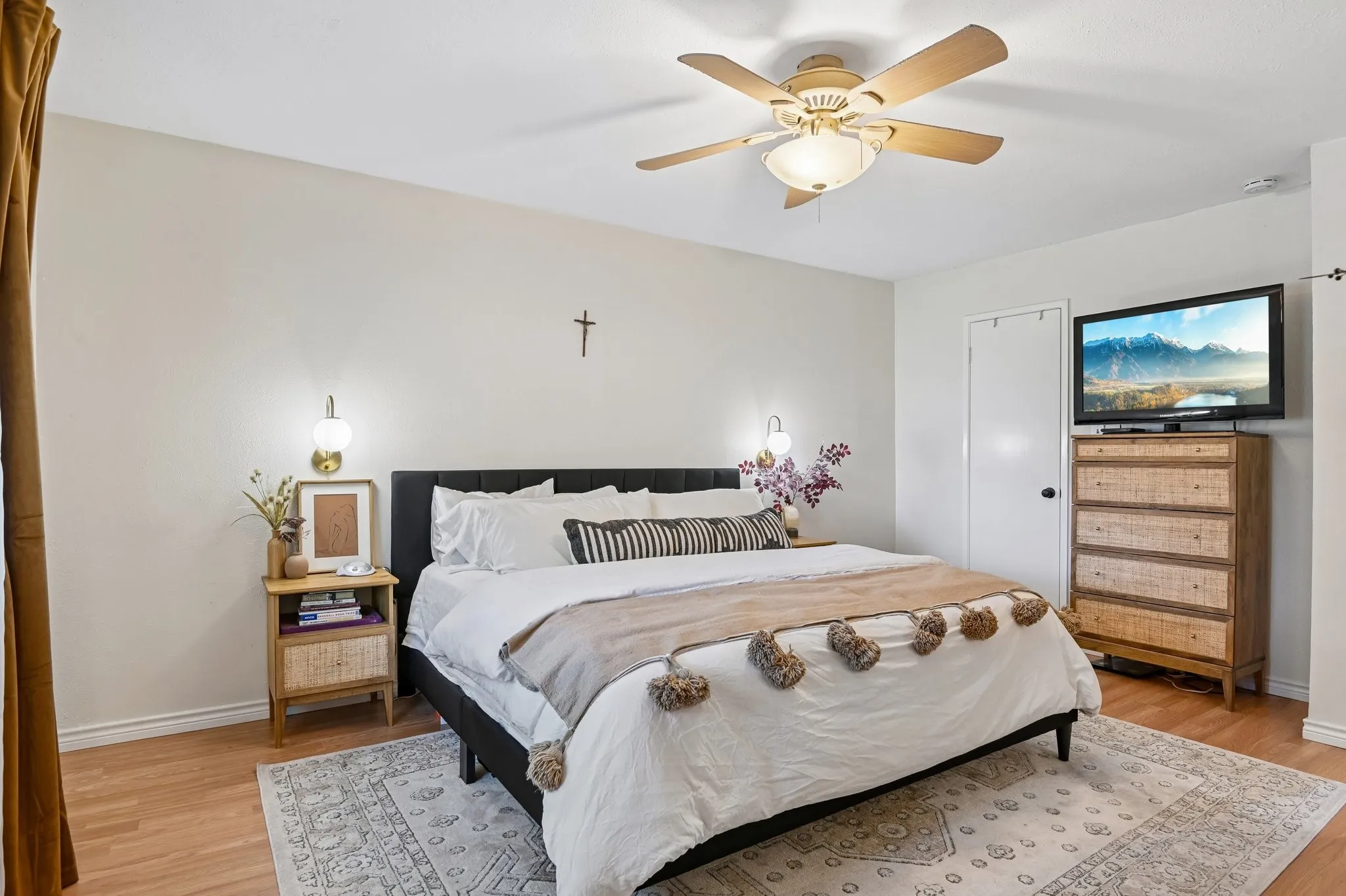 Single Family Residence For Rent in Dallas County , 526 Shadowcrest Lane, Coppell, Texas 75019, 3 Bedroom, 2 Bathroom, 2 Garage spaces, 1,484 Sqft, built in 1979, mls#21394509, Real Estate Agent in Coppell, Homes For Rent in Dallas county, Homes For Rent in Coppell, Realtor in Coppell Texas, Real Estate Brokerage Independent Realty Texas, Luminita Cordes Realtor