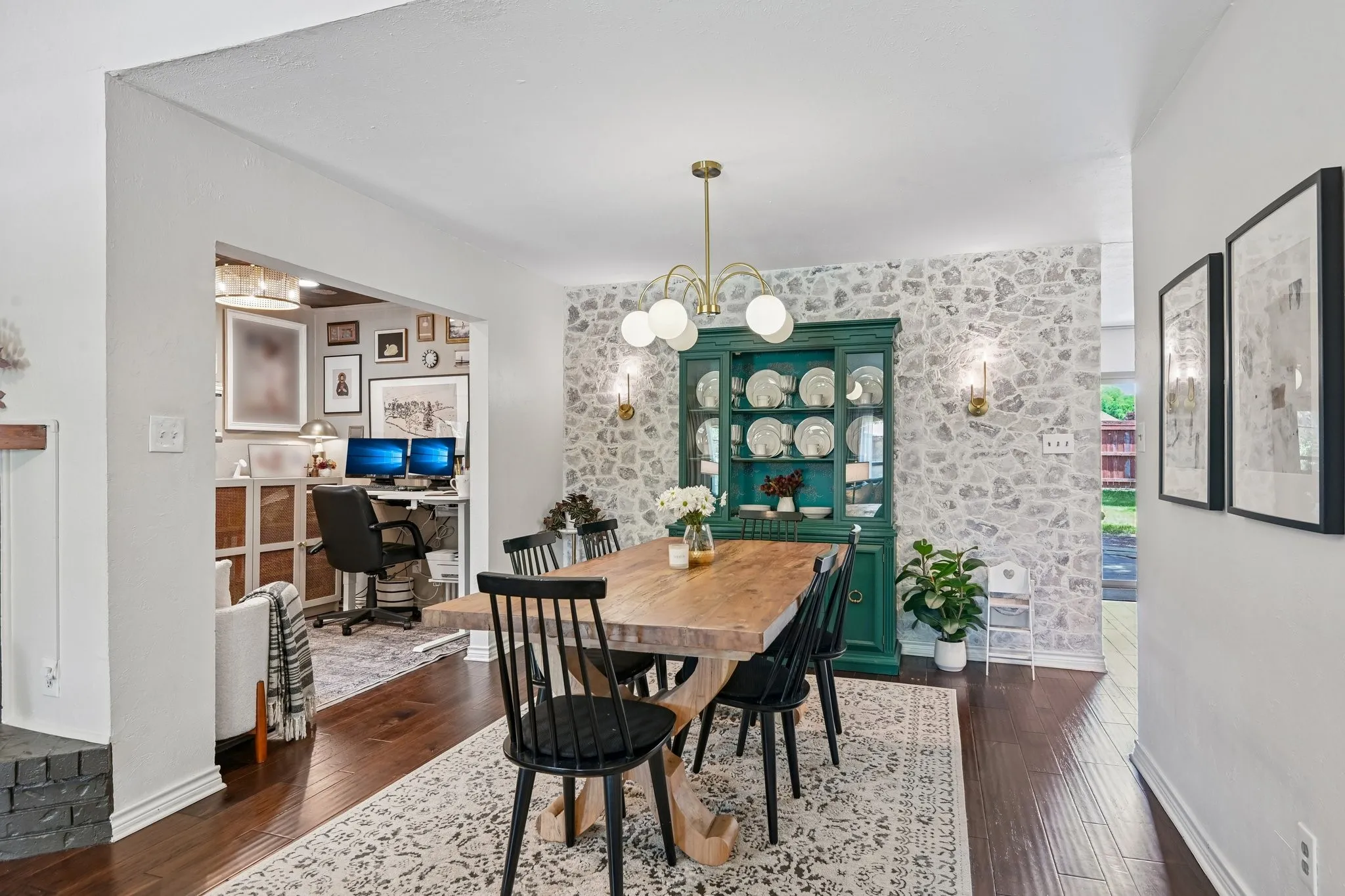 Single Family Residence For Rent in Dallas County , 526 Shadowcrest Lane, Coppell, Texas 75019, 3 Bedroom, 2 Bathroom, 2 Garage spaces, 1,484 Sqft, built in 1979, mls#21394509, Real Estate Agent in Coppell, Homes For Rent in Dallas county, Homes For Rent in Coppell, Realtor in Coppell Texas, Real Estate Brokerage Independent Realty Texas, Luminita Cordes Realtor