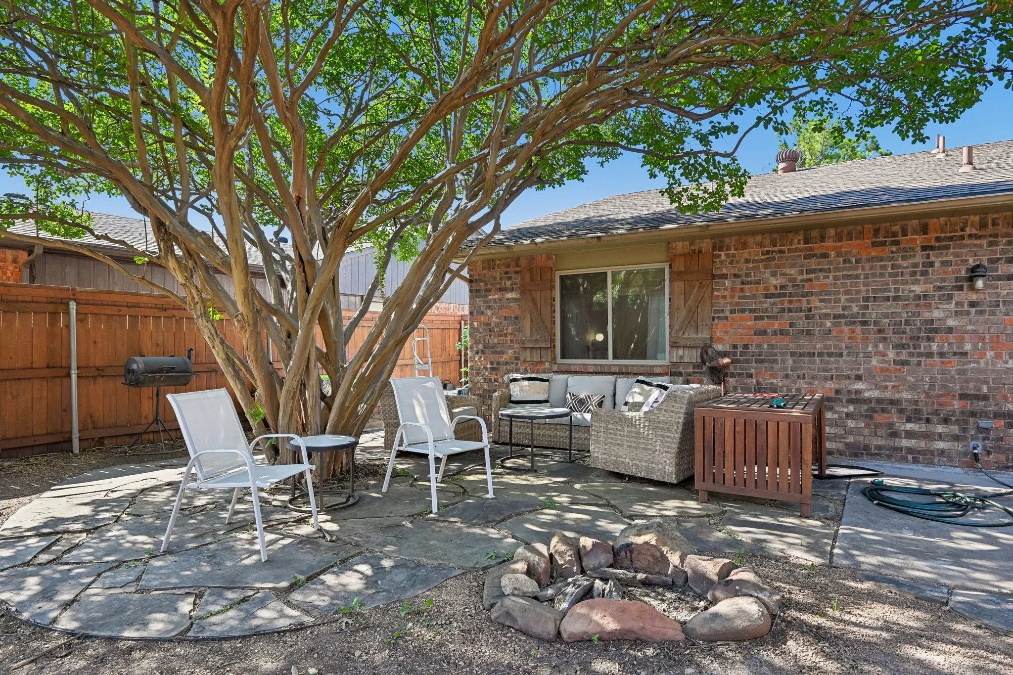 Single Family Residence For Rent in Dallas County , 526 Shadowcrest Lane, Coppell, Texas 75019, 3 Bedroom, 2 Bathroom, 2 Garage spaces, 1,484 Sqft, built in 1979, mls#21394509, Real Estate Agent in Coppell, Homes For Rent in Dallas county, Homes For Rent in Coppell, Realtor in Coppell Texas, Real Estate Brokerage Independent Realty Texas, Luminita Cordes Realtor