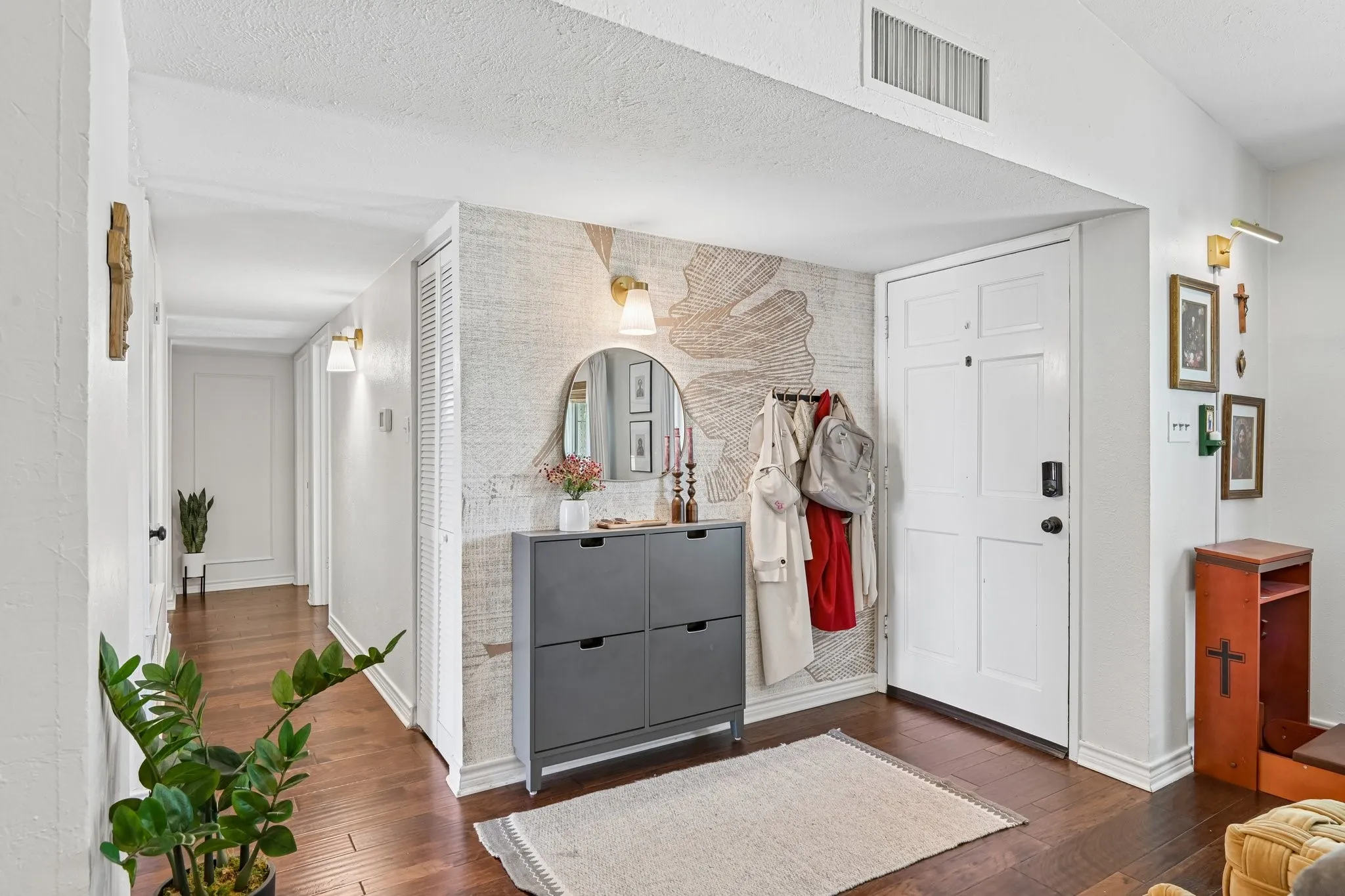 Single Family Residence For Rent in Dallas County , 526 Shadowcrest Lane, Coppell, Texas 75019, 3 Bedroom, 2 Bathroom, 2 Garage spaces, 1,484 Sqft, built in 1979, mls#21394509, Real Estate Agent in Coppell, Homes For Rent in Dallas county, Homes For Rent in Coppell, Realtor in Coppell Texas, Real Estate Brokerage Independent Realty Texas, Luminita Cordes Realtor