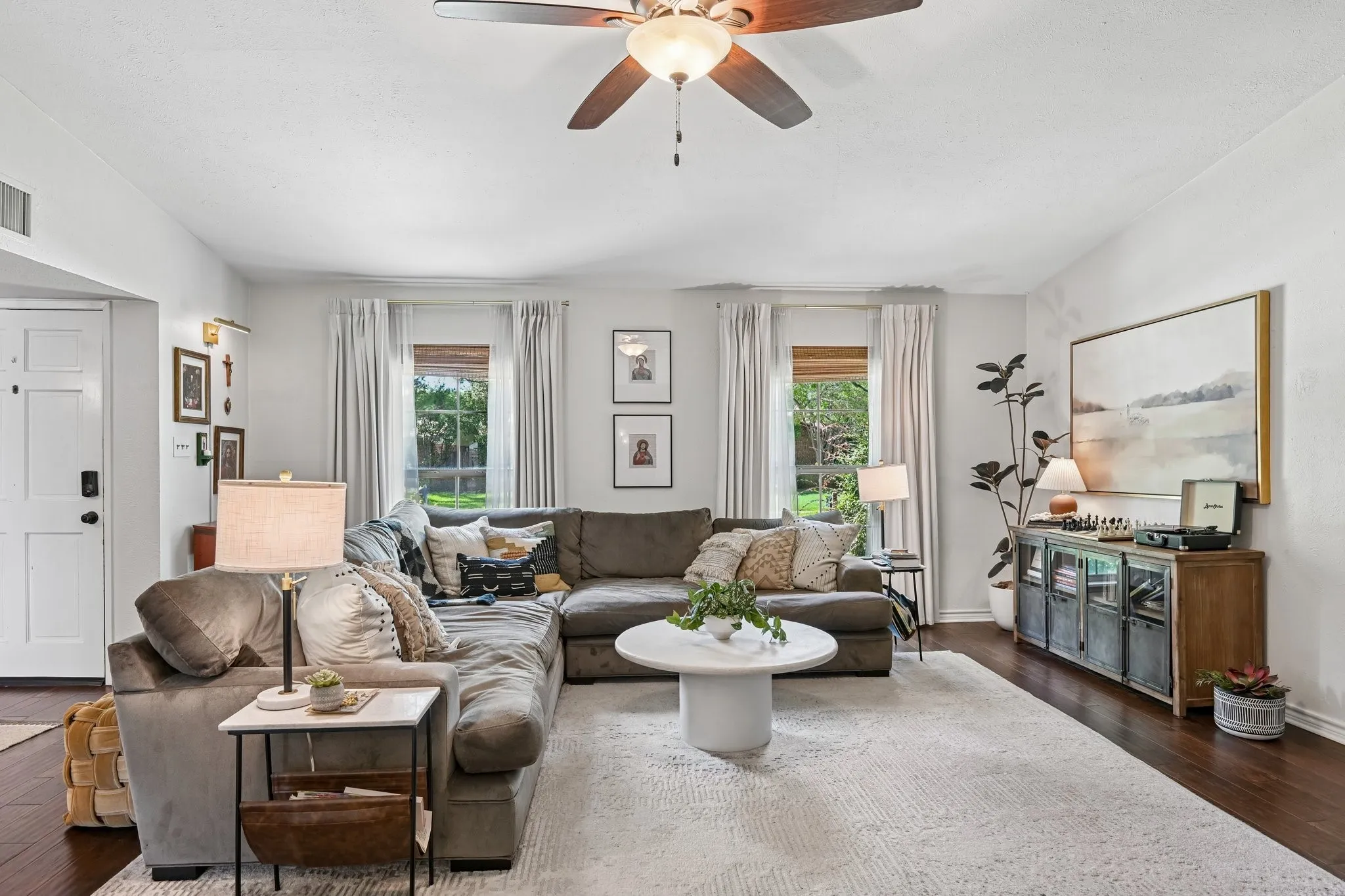 Single Family Residence For Rent in Dallas County , 526 Shadowcrest Lane, Coppell, Texas 75019, 3 Bedroom, 2 Bathroom, 2 Garage spaces, 1,484 Sqft, built in 1979, mls#21394509, Real Estate Agent in Coppell, Homes For Rent in Dallas county, Homes For Rent in Coppell, Realtor in Coppell Texas, Real Estate Brokerage Independent Realty Texas, Luminita Cordes Realtor