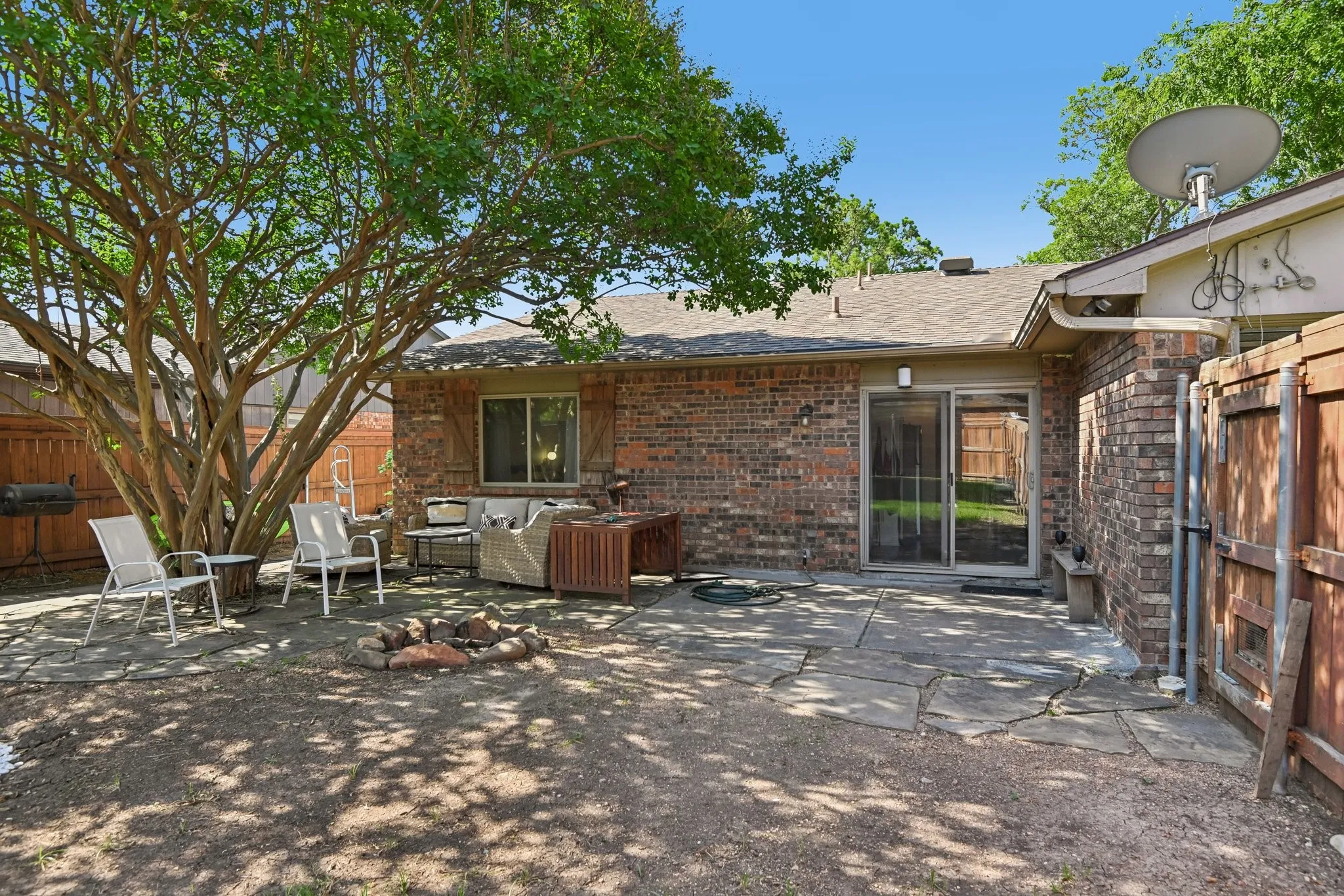 Single Family Residence For Rent in Dallas County , 526 Shadowcrest Lane, Coppell, Texas 75019, 3 Bedroom, 2 Bathroom, 2 Garage spaces, 1,484 Sqft, built in 1979, mls#21394509, Real Estate Agent in Coppell, Homes For Rent in Dallas county, Homes For Rent in Coppell, Realtor in Coppell Texas, Real Estate Brokerage Independent Realty Texas, Luminita Cordes Realtor