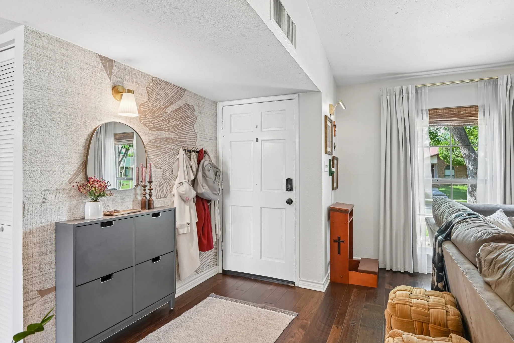 Single Family Residence For Rent in Dallas County , 526 Shadowcrest Lane, Coppell, Texas 75019, 3 Bedroom, 2 Bathroom, 2 Garage spaces, 1,484 Sqft, built in 1979, mls#21394509, Real Estate Agent in Coppell, Homes For Rent in Dallas county, Homes For Rent in Coppell, Realtor in Coppell Texas, Real Estate Brokerage Independent Realty Texas, Luminita Cordes Realtor