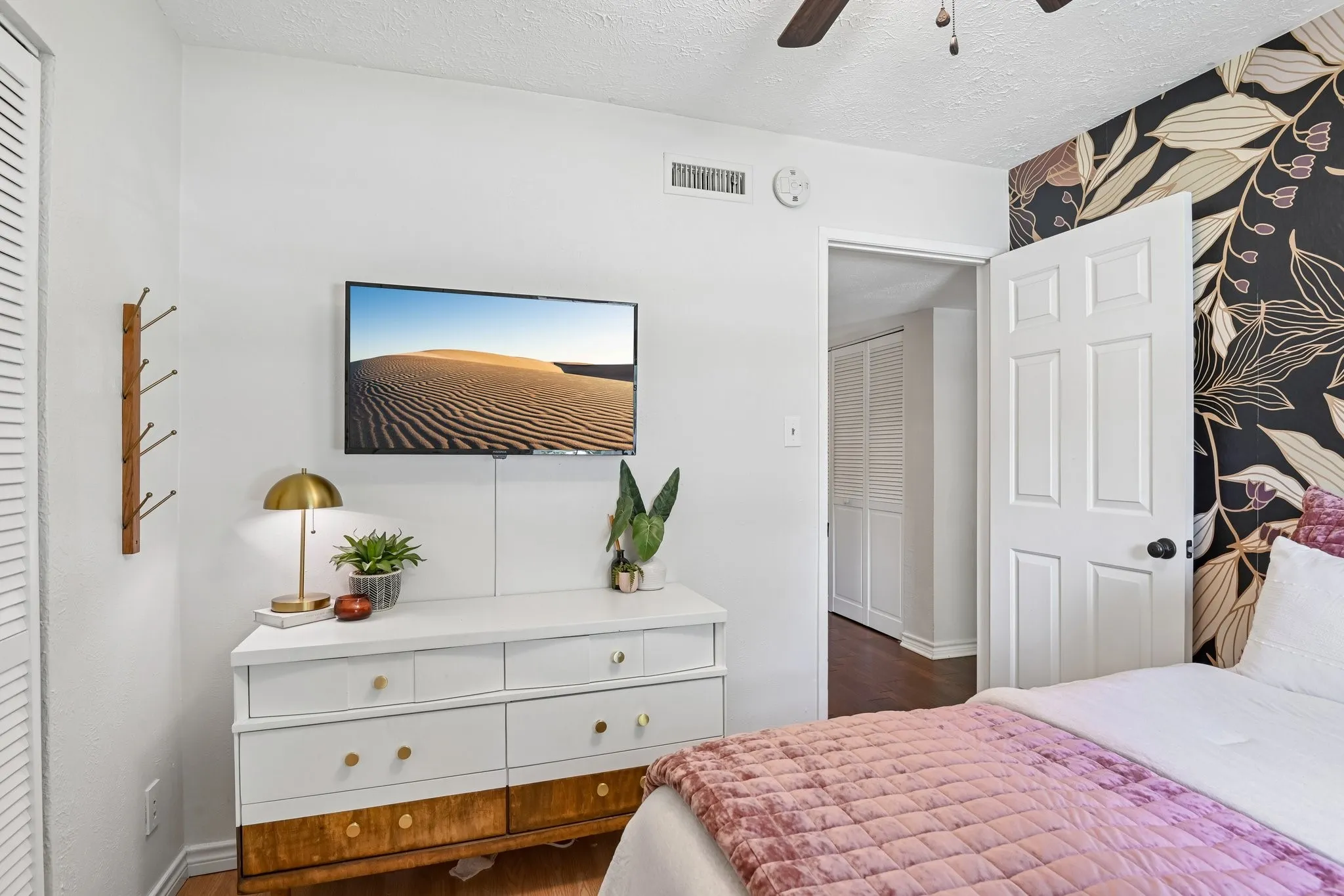 Single Family Residence For Rent in Dallas County , 526 Shadowcrest Lane, Coppell, Texas 75019, 3 Bedroom, 2 Bathroom, 2 Garage spaces, 1,484 Sqft, built in 1979, mls#21394509, Real Estate Agent in Coppell, Homes For Rent in Dallas county, Homes For Rent in Coppell, Realtor in Coppell Texas, Real Estate Brokerage Independent Realty Texas, Luminita Cordes Realtor