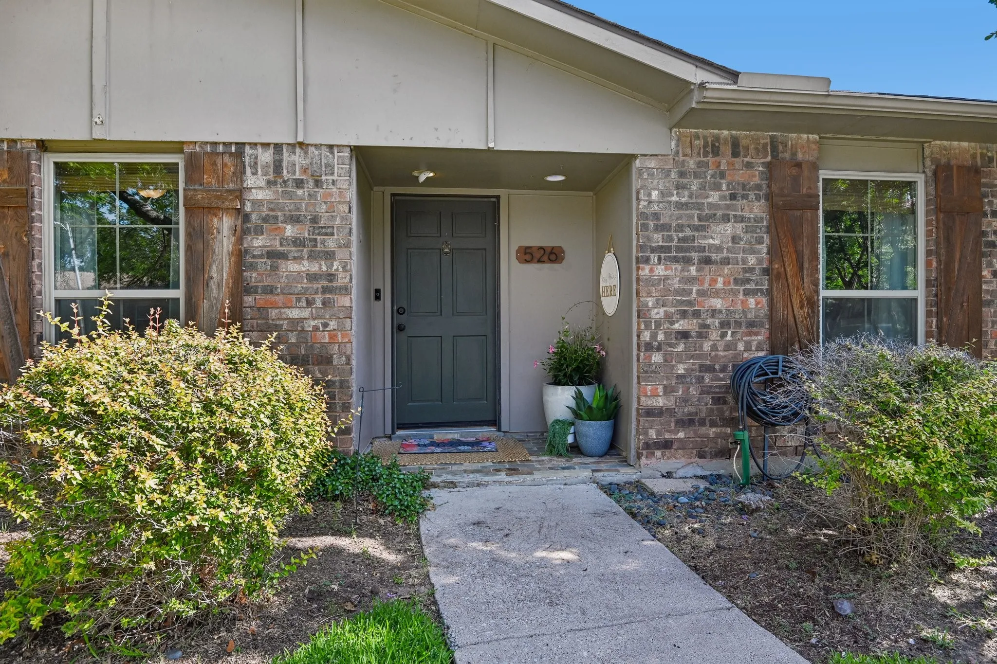 Single Family Residence For Rent in Dallas County , 526 Shadowcrest Lane, Coppell, Texas 75019, 3 Bedroom, 2 Bathroom, 2 Garage spaces, 1,484 Sqft, built in 1979, mls#21394509, Real Estate Agent in Coppell, Homes For Rent in Dallas county, Homes For Rent in Coppell, Realtor in Coppell Texas, Real Estate Brokerage Independent Realty Texas, Luminita Cordes Realtor