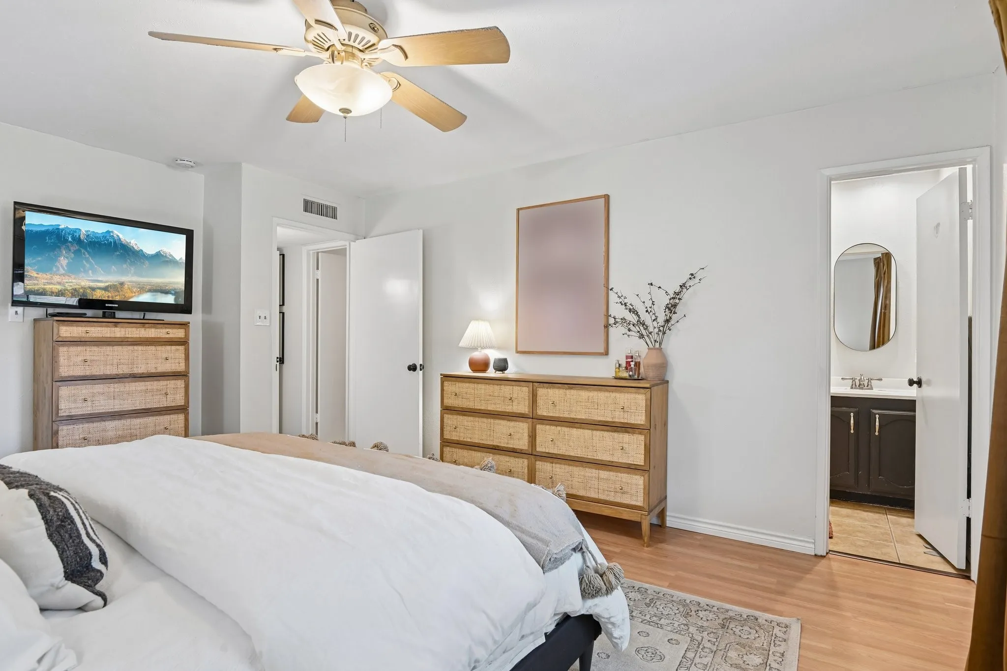 Single Family Residence For Rent in Dallas County , 526 Shadowcrest Lane, Coppell, Texas 75019, 3 Bedroom, 2 Bathroom, 2 Garage spaces, 1,484 Sqft, built in 1979, mls#21394509, Real Estate Agent in Coppell, Homes For Rent in Dallas county, Homes For Rent in Coppell, Realtor in Coppell Texas, Real Estate Brokerage Independent Realty Texas, Luminita Cordes Realtor
