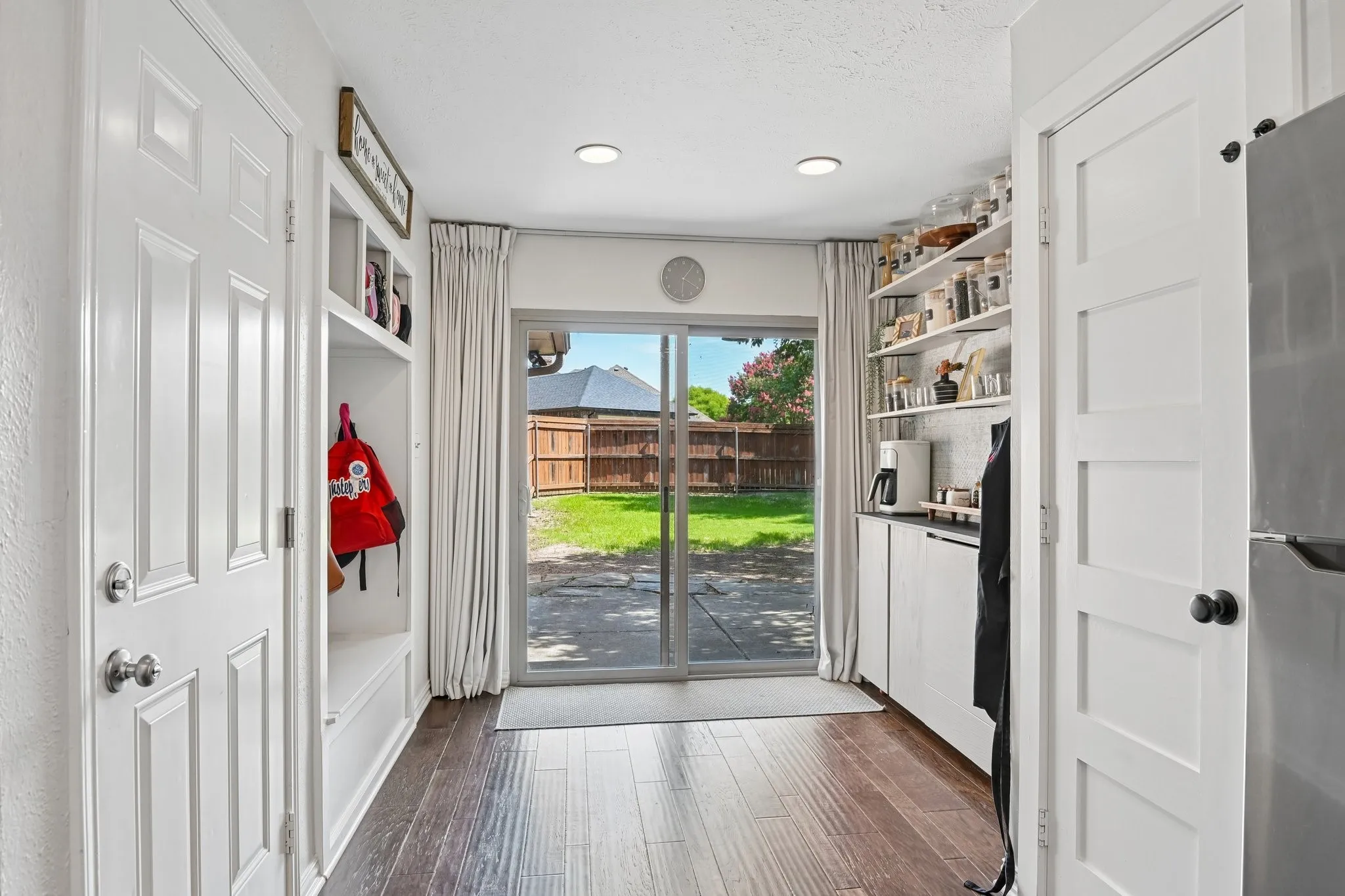 Single Family Residence For Rent in Dallas County , 526 Shadowcrest Lane, Coppell, Texas 75019, 3 Bedroom, 2 Bathroom, 2 Garage spaces, 1,484 Sqft, built in 1979, mls#21394509, Real Estate Agent in Coppell, Homes For Rent in Dallas county, Homes For Rent in Coppell, Realtor in Coppell Texas, Real Estate Brokerage Independent Realty Texas, Luminita Cordes Realtor