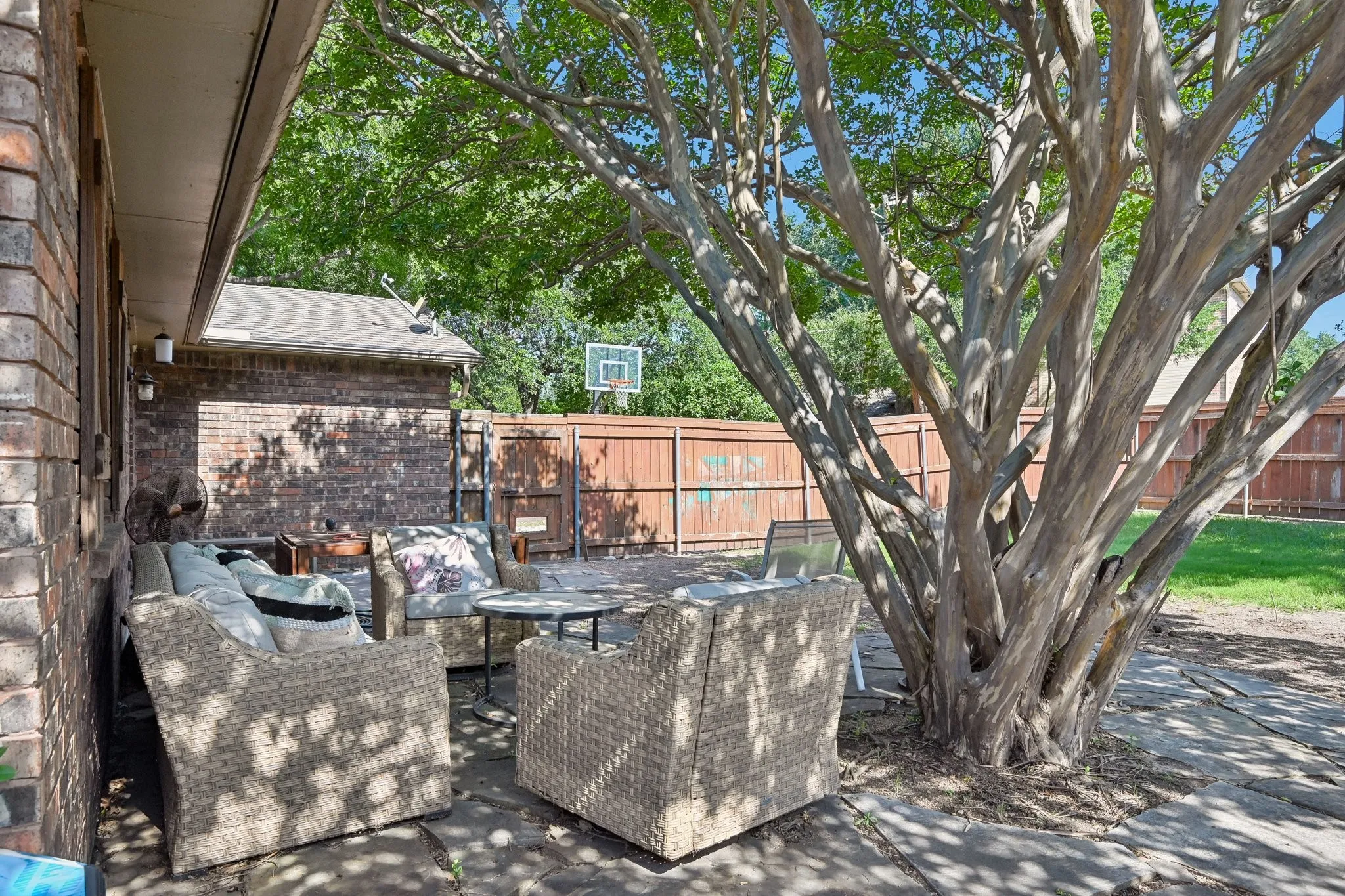 Single Family Residence For Rent in Dallas County , 526 Shadowcrest Lane, Coppell, Texas 75019, 3 Bedroom, 2 Bathroom, 2 Garage spaces, 1,484 Sqft, built in 1979, mls#21394509, Real Estate Agent in Coppell, Homes For Rent in Dallas county, Homes For Rent in Coppell, Realtor in Coppell Texas, Real Estate Brokerage Independent Realty Texas, Luminita Cordes Realtor