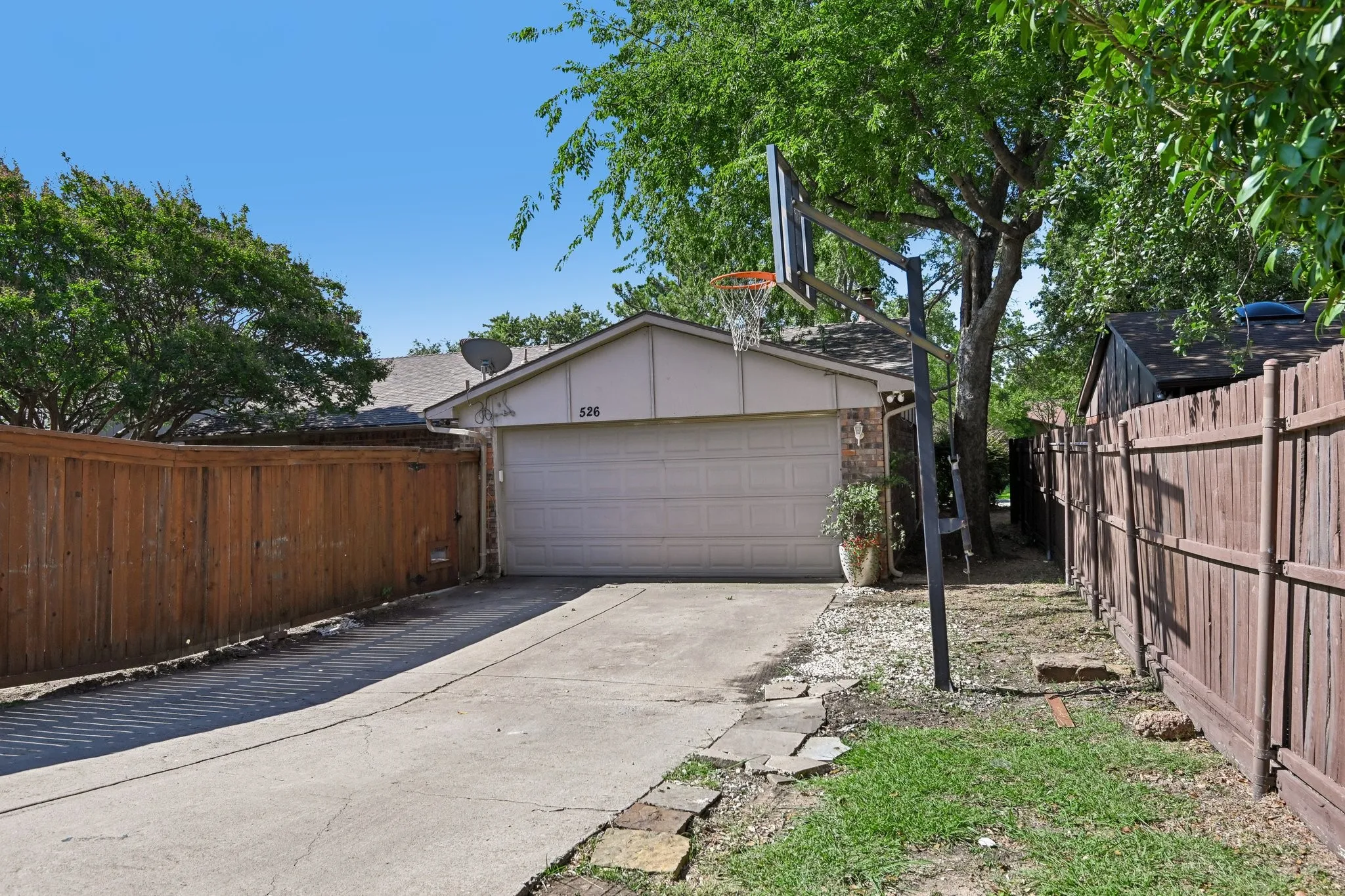Single Family Residence For Rent in Dallas County , 526 Shadowcrest Lane, Coppell, Texas 75019, 3 Bedroom, 2 Bathroom, 2 Garage spaces, 1,484 Sqft, built in 1979, mls#21394509, Real Estate Agent in Coppell, Homes For Rent in Dallas county, Homes For Rent in Coppell, Realtor in Coppell Texas, Real Estate Brokerage Independent Realty Texas, Luminita Cordes Realtor