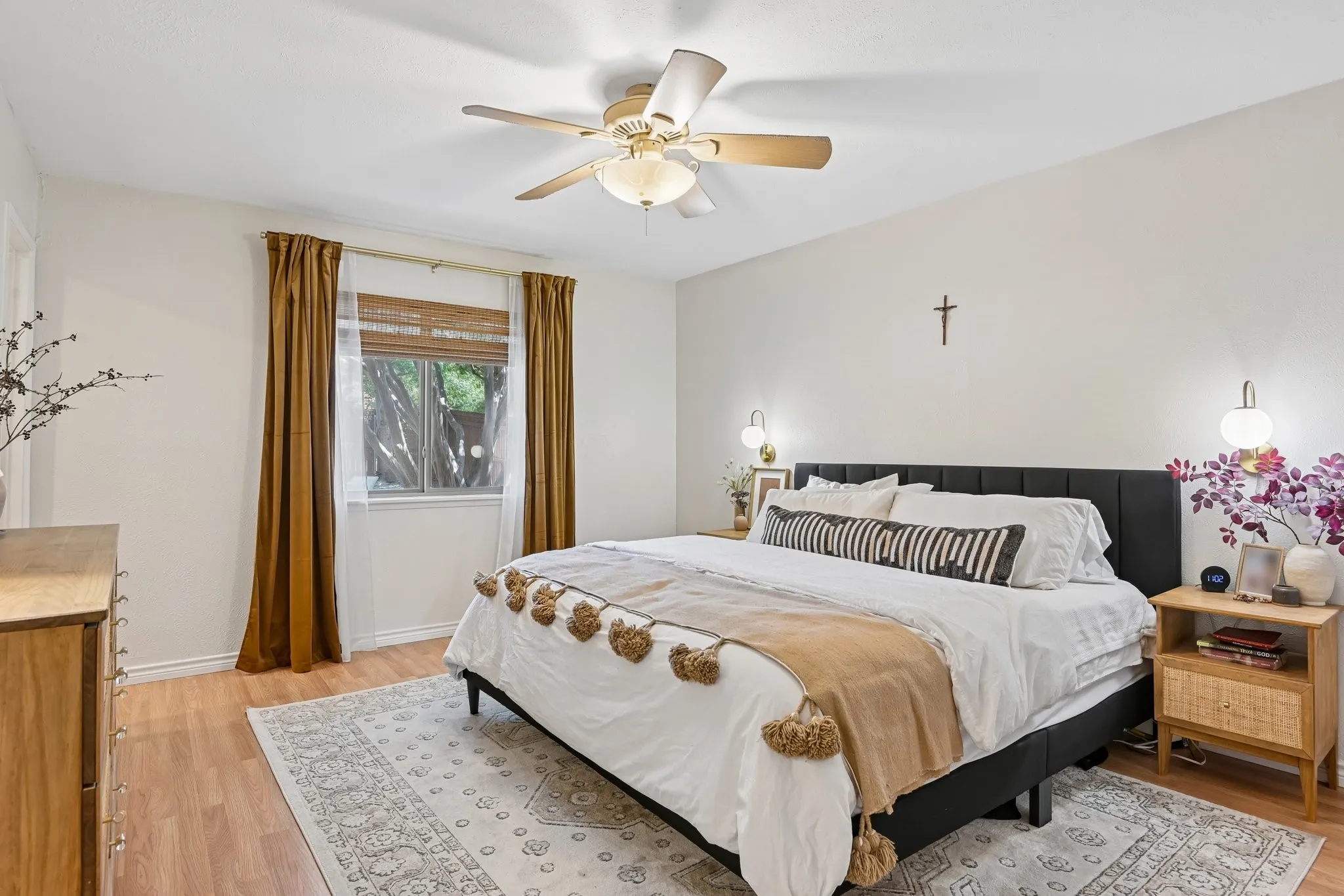 Single Family Residence For Rent in Dallas County , 526 Shadowcrest Lane, Coppell, Texas 75019, 3 Bedroom, 2 Bathroom, 2 Garage spaces, 1,484 Sqft, built in 1979, mls#21394509, Real Estate Agent in Coppell, Homes For Rent in Dallas county, Homes For Rent in Coppell, Realtor in Coppell Texas, Real Estate Brokerage Independent Realty Texas, Luminita Cordes Realtor