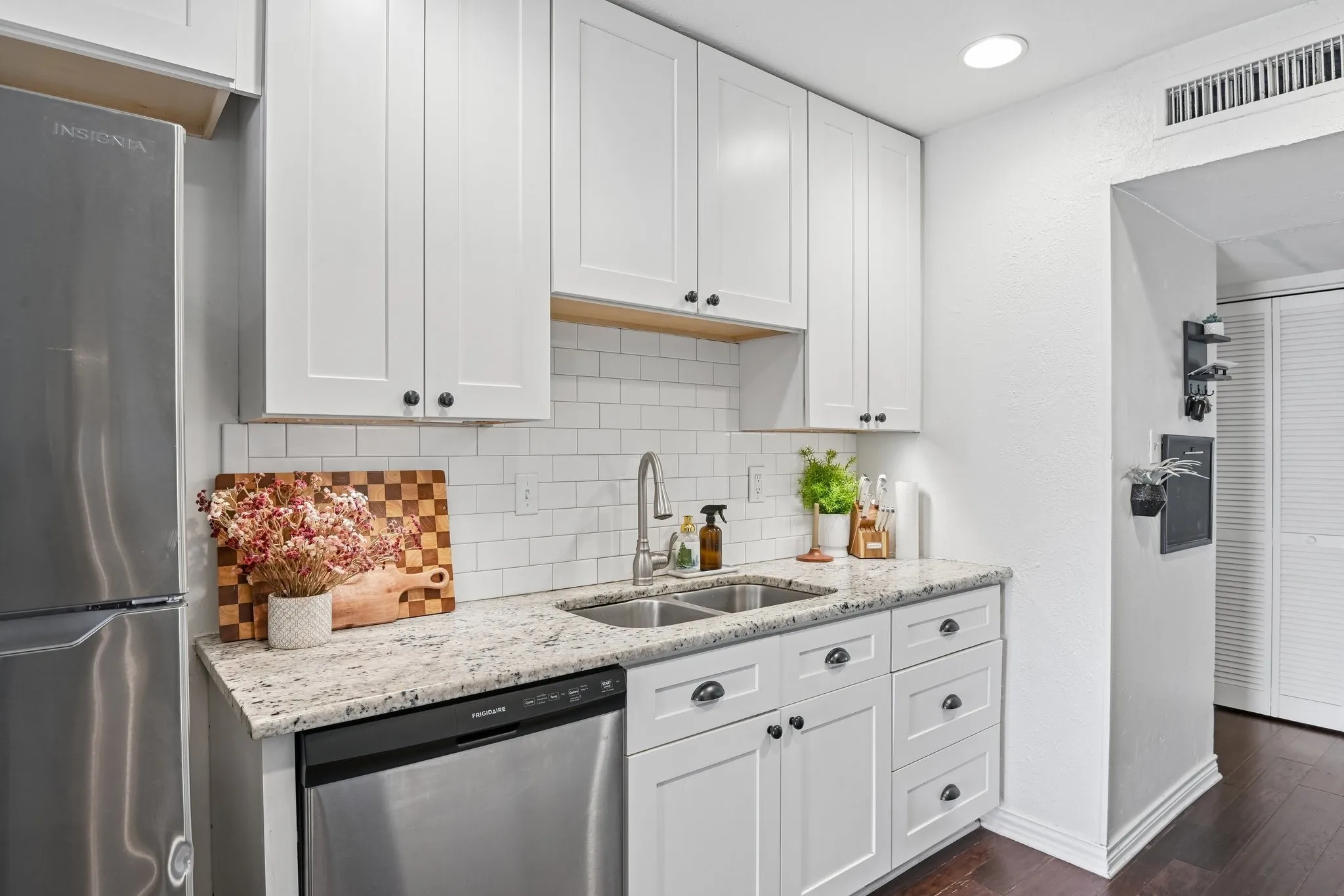 Single Family Residence For Rent in Dallas County , 526 Shadowcrest Lane, Coppell, Texas 75019, 3 Bedroom, 2 Bathroom, 2 Garage spaces, 1,484 Sqft, built in 1979, mls#21394509, Real Estate Agent in Coppell, Homes For Rent in Dallas county, Homes For Rent in Coppell, Realtor in Coppell Texas, Real Estate Brokerage Independent Realty Texas, Luminita Cordes Realtor