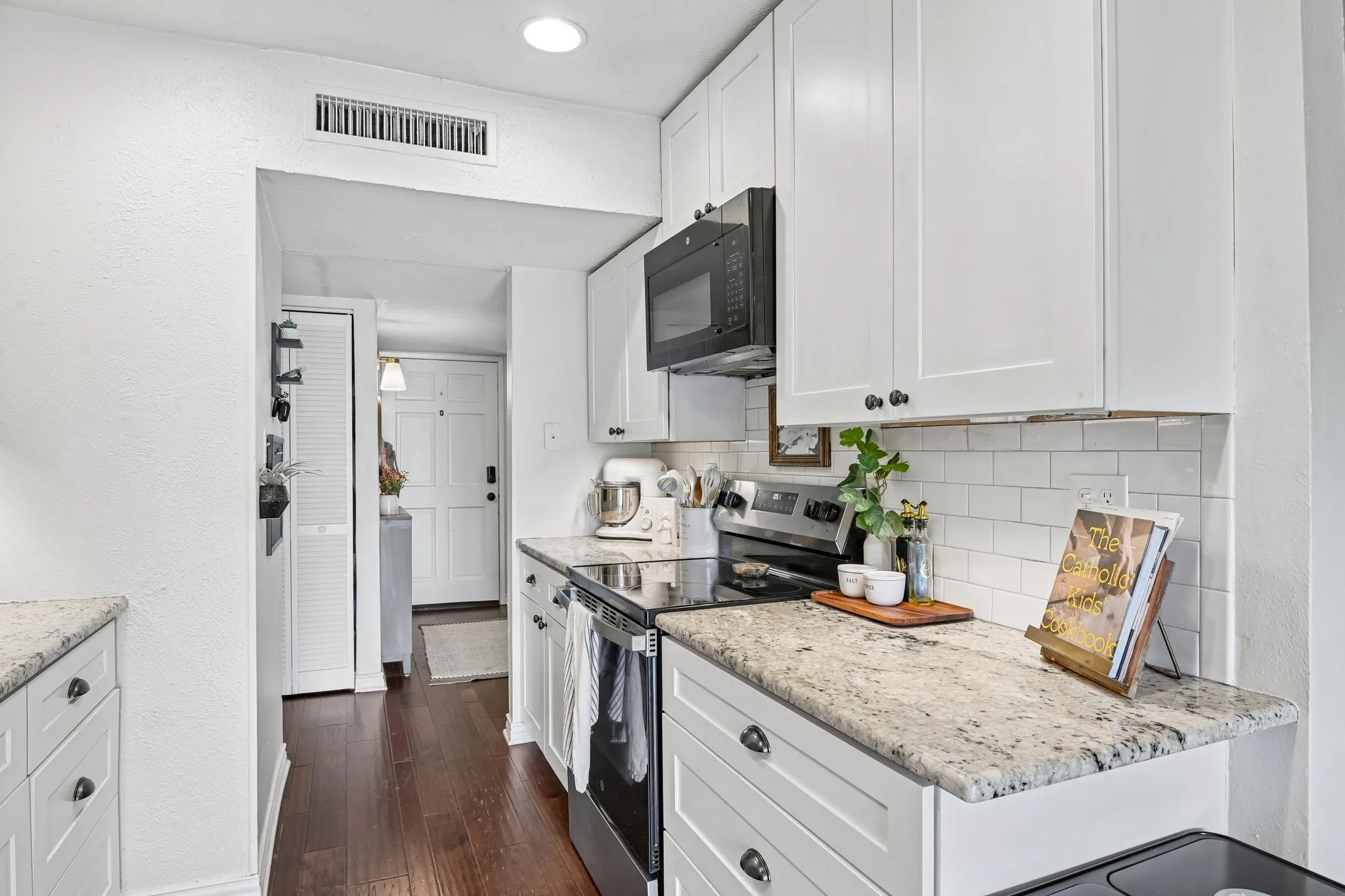 Single Family Residence For Rent in Dallas County , 526 Shadowcrest Lane, Coppell, Texas 75019, 3 Bedroom, 2 Bathroom, 2 Garage spaces, 1,484 Sqft, built in 1979, mls#21394509, Real Estate Agent in Coppell, Homes For Rent in Dallas county, Homes For Rent in Coppell, Realtor in Coppell Texas, Real Estate Brokerage Independent Realty Texas, Luminita Cordes Realtor