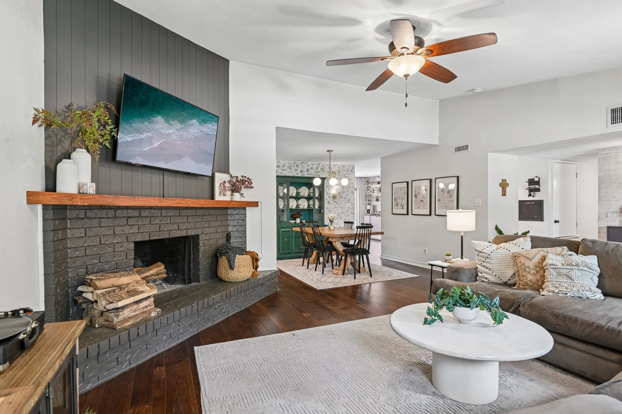 Single Family Residence For Rent in Dallas County , 526 Shadowcrest Lane, Coppell, Texas 75019, 3 Bedroom, 2 Bathroom, 2 Garage spaces, 1,484 Sqft, built in 1979, mls#21394509, Real Estate Agent in Coppell, Homes For Rent in Dallas county, Homes For Rent in Coppell, Realtor in Coppell Texas, Real Estate Brokerage Independent Realty Texas, Luminita Cordes Realtor