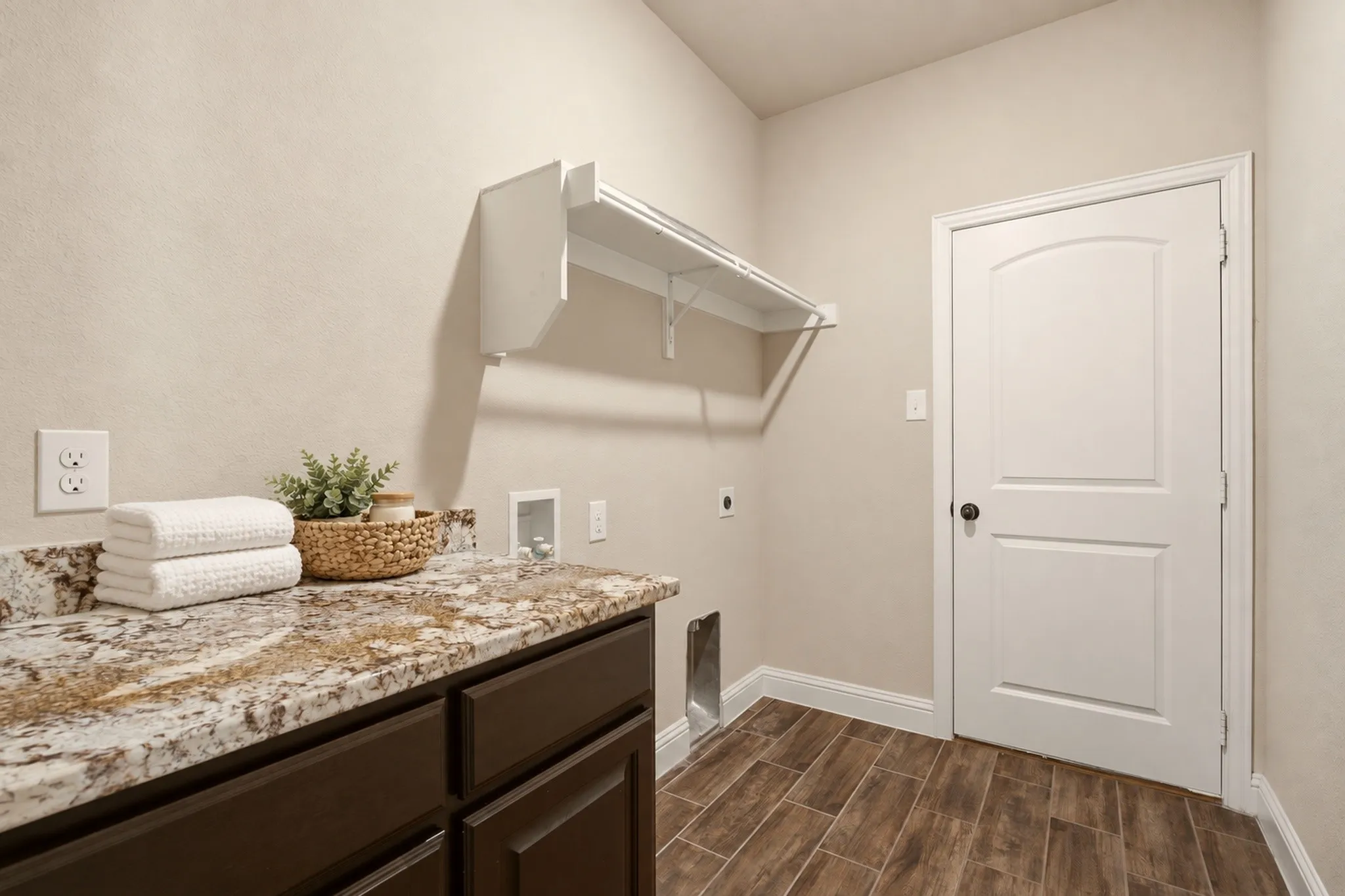 Single Family Residence For Sale in Hunt County , 618 Redwood Drive, Greenville, Texas 75402, 3 Bedroom, 2 Bathroom, 2 Garage spaces, 1,624 Sqft, built in 2019, mls#21391123, Real Estate Agent in Greenville, Homes For Sale in Hunt county, Homes For Sale in Greenville, Realtor in Greenville Texas, Real Estate Brokerage Independent Realty Texas, Luminita Cordes Realtor