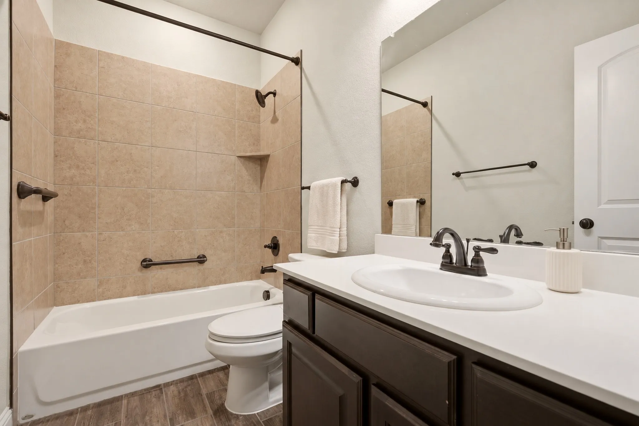 Single Family Residence For Sale in Hunt County , 618 Redwood Drive, Greenville, Texas 75402, 3 Bedroom, 2 Bathroom, 2 Garage spaces, 1,624 Sqft, built in 2019, mls#21391123, Real Estate Agent in Greenville, Homes For Sale in Hunt county, Homes For Sale in Greenville, Realtor in Greenville Texas, Real Estate Brokerage Independent Realty Texas, Luminita Cordes Realtor