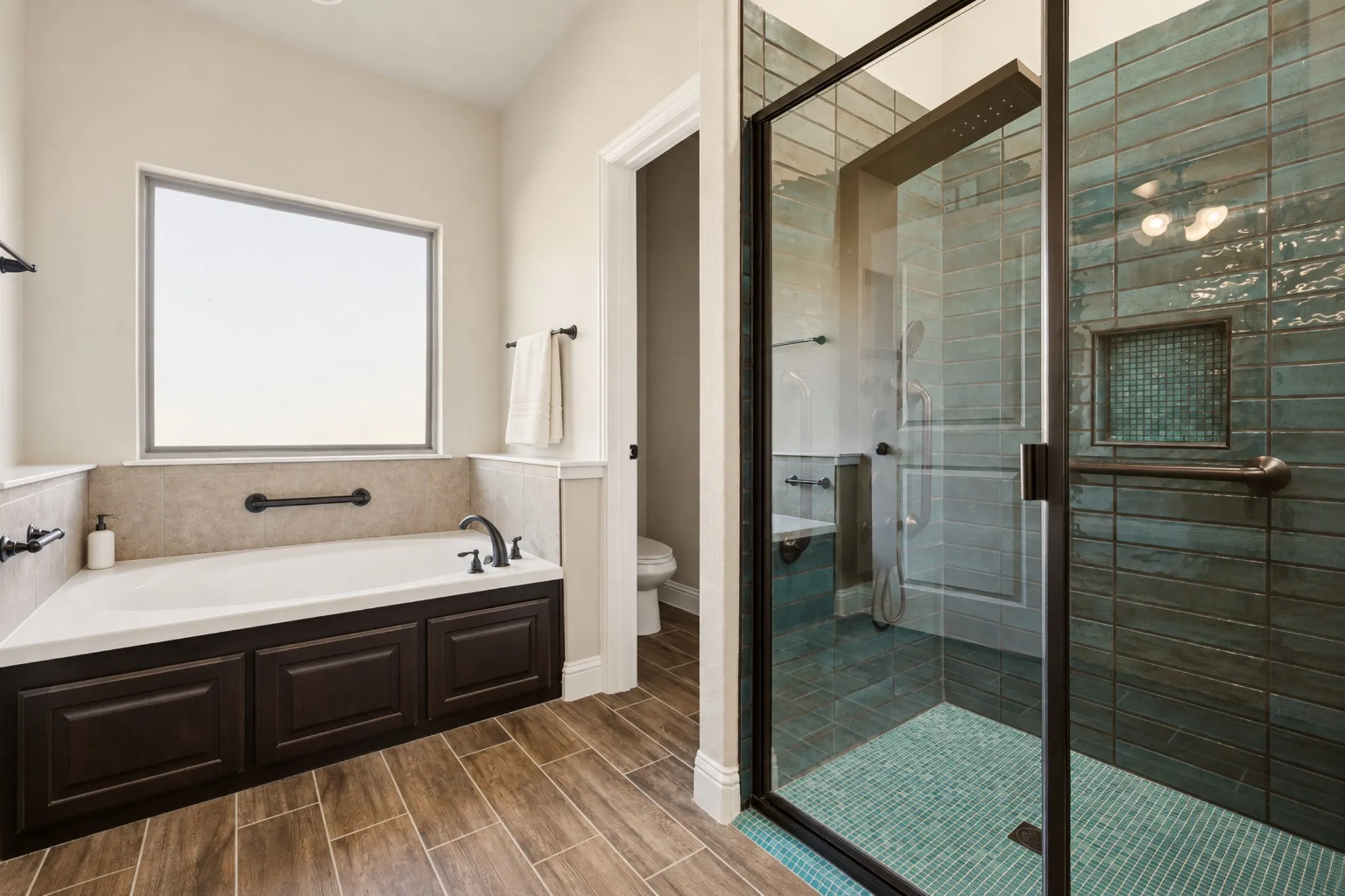 Single Family Residence For Sale in Hunt County , 618 Redwood Drive, Greenville, Texas 75402, 3 Bedroom, 2 Bathroom, 2 Garage spaces, 1,624 Sqft, built in 2019, mls#21391123, Real Estate Agent in Greenville, Homes For Sale in Hunt county, Homes For Sale in Greenville, Realtor in Greenville Texas, Real Estate Brokerage Independent Realty Texas, Luminita Cordes Realtor