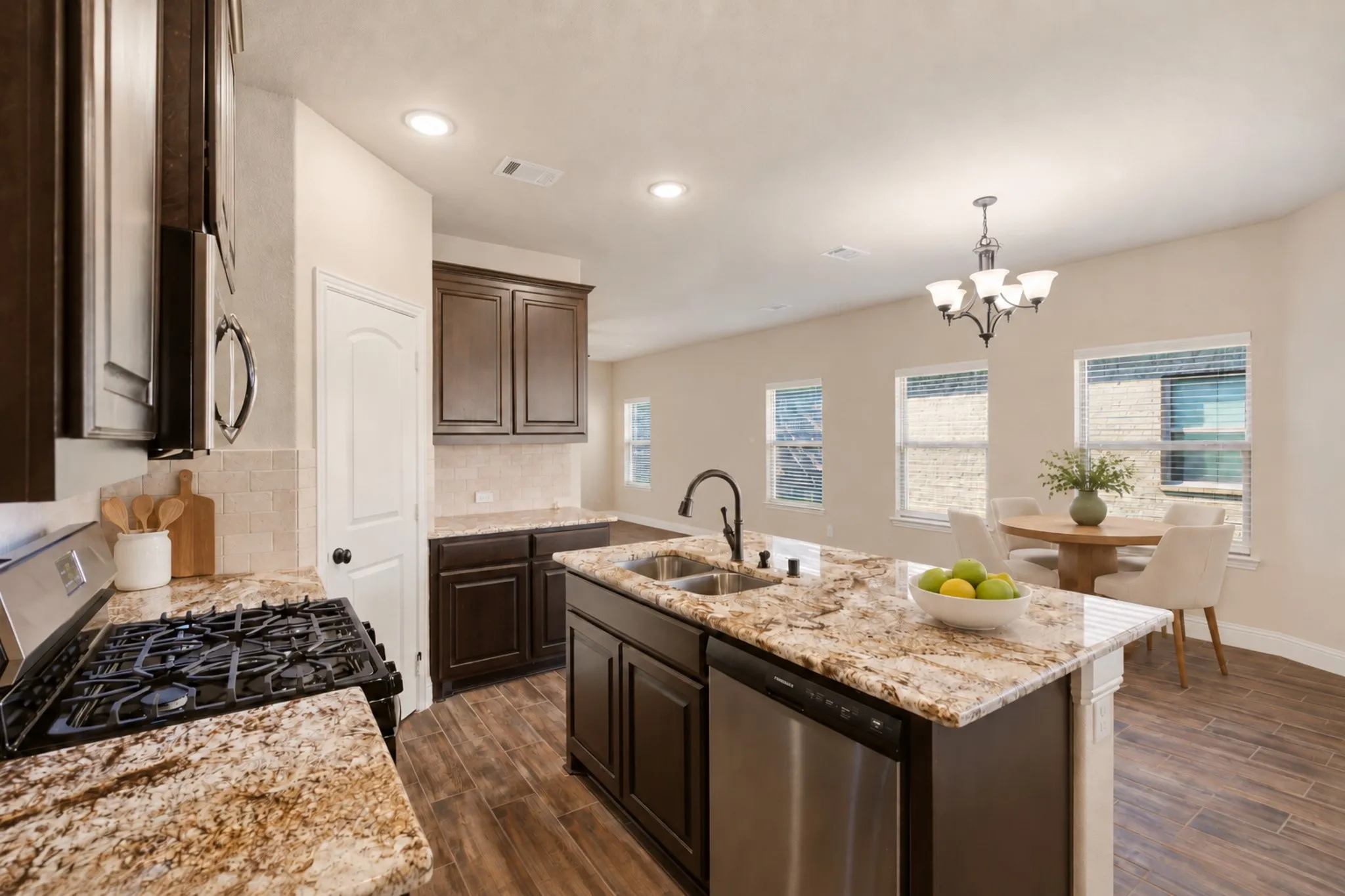 Single Family Residence For Sale in Hunt County , 618 Redwood Drive, Greenville, Texas 75402, 3 Bedroom, 2 Bathroom, 2 Garage spaces, 1,624 Sqft, built in 2019, mls#21391123, Real Estate Agent in Greenville, Homes For Sale in Hunt county, Homes For Sale in Greenville, Realtor in Greenville Texas, Real Estate Brokerage Independent Realty Texas, Luminita Cordes Realtor