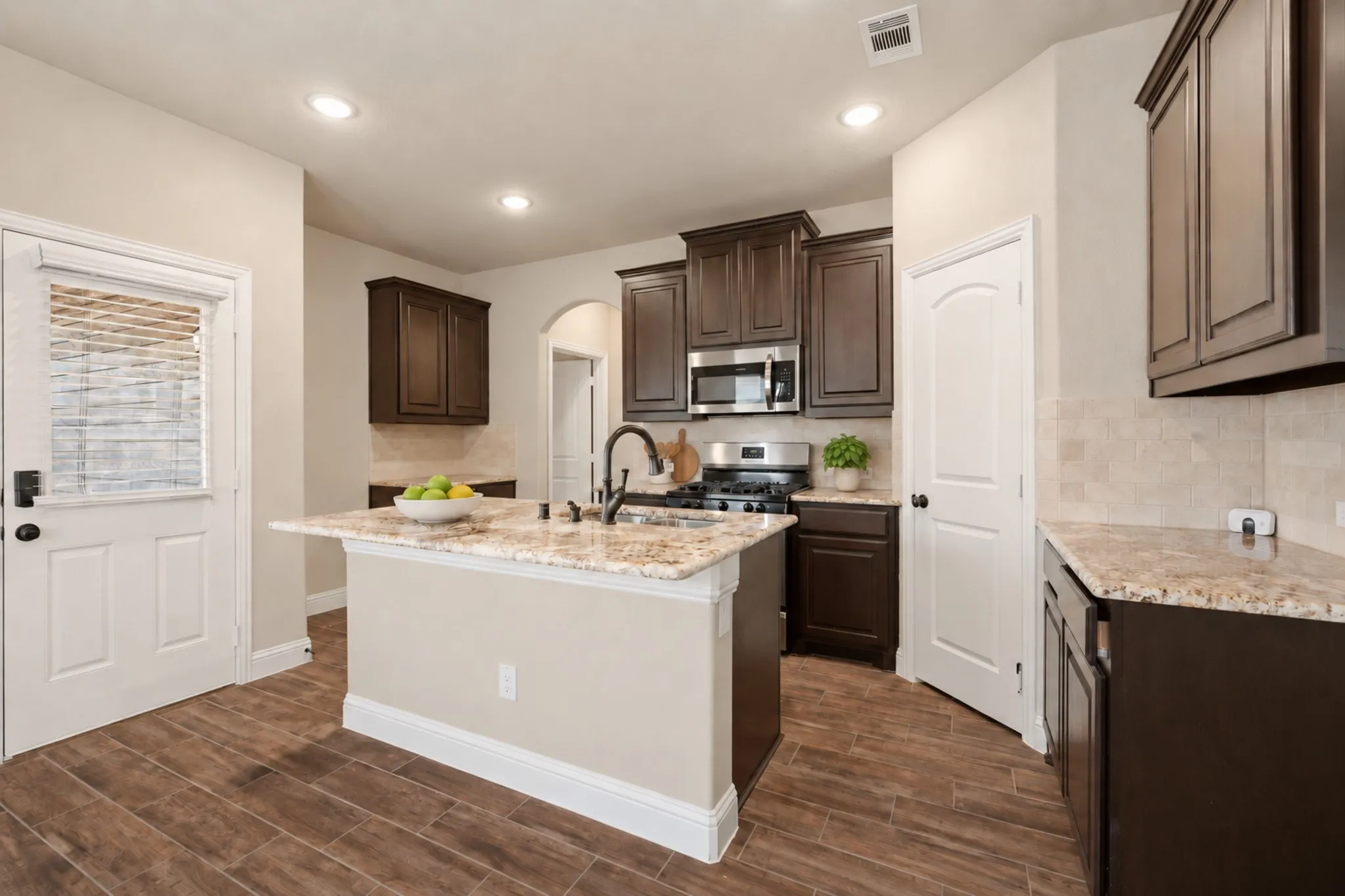 Single Family Residence For Sale in Hunt County , 618 Redwood Drive, Greenville, Texas 75402, 3 Bedroom, 2 Bathroom, 2 Garage spaces, 1,624 Sqft, built in 2019, mls#21391123, Real Estate Agent in Greenville, Homes For Sale in Hunt county, Homes For Sale in Greenville, Realtor in Greenville Texas, Real Estate Brokerage Independent Realty Texas, Luminita Cordes Realtor