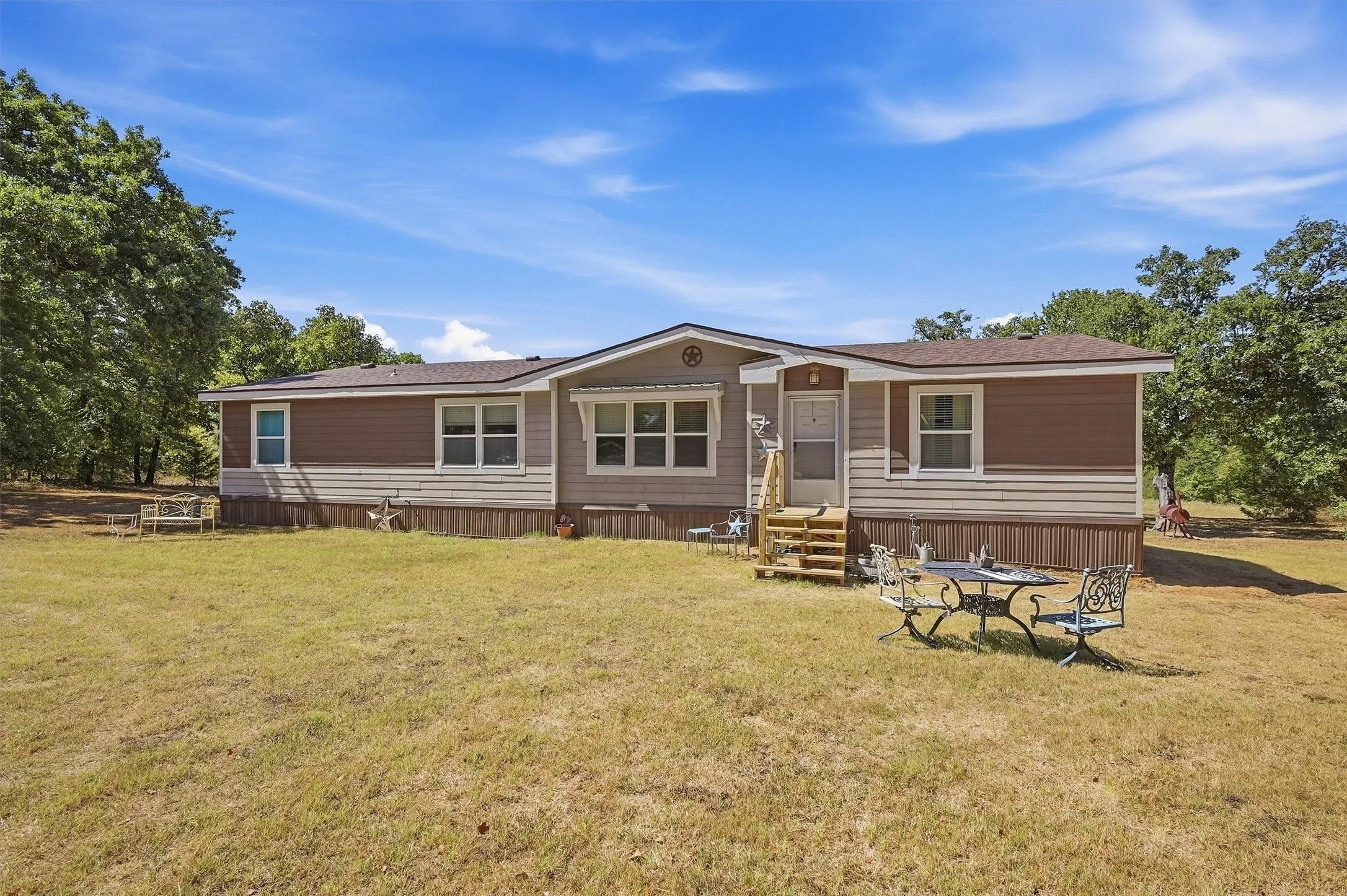 Mobile Home For Sale in Cooke County , 3539 County Road 265, Collinsville, Texas 76233, 4 Bedroom, 3 Bathroom, Garage spaces, 1,920 Sqft, built in 2010, mls#21394452, Real Estate Agent in Collinsville, Homes For Sale in Cooke county, Homes For Sale in Collinsville, Realtor in Collinsville Texas, Real Estate Brokerage Independent Realty Texas, Luminita Cordes Realtor