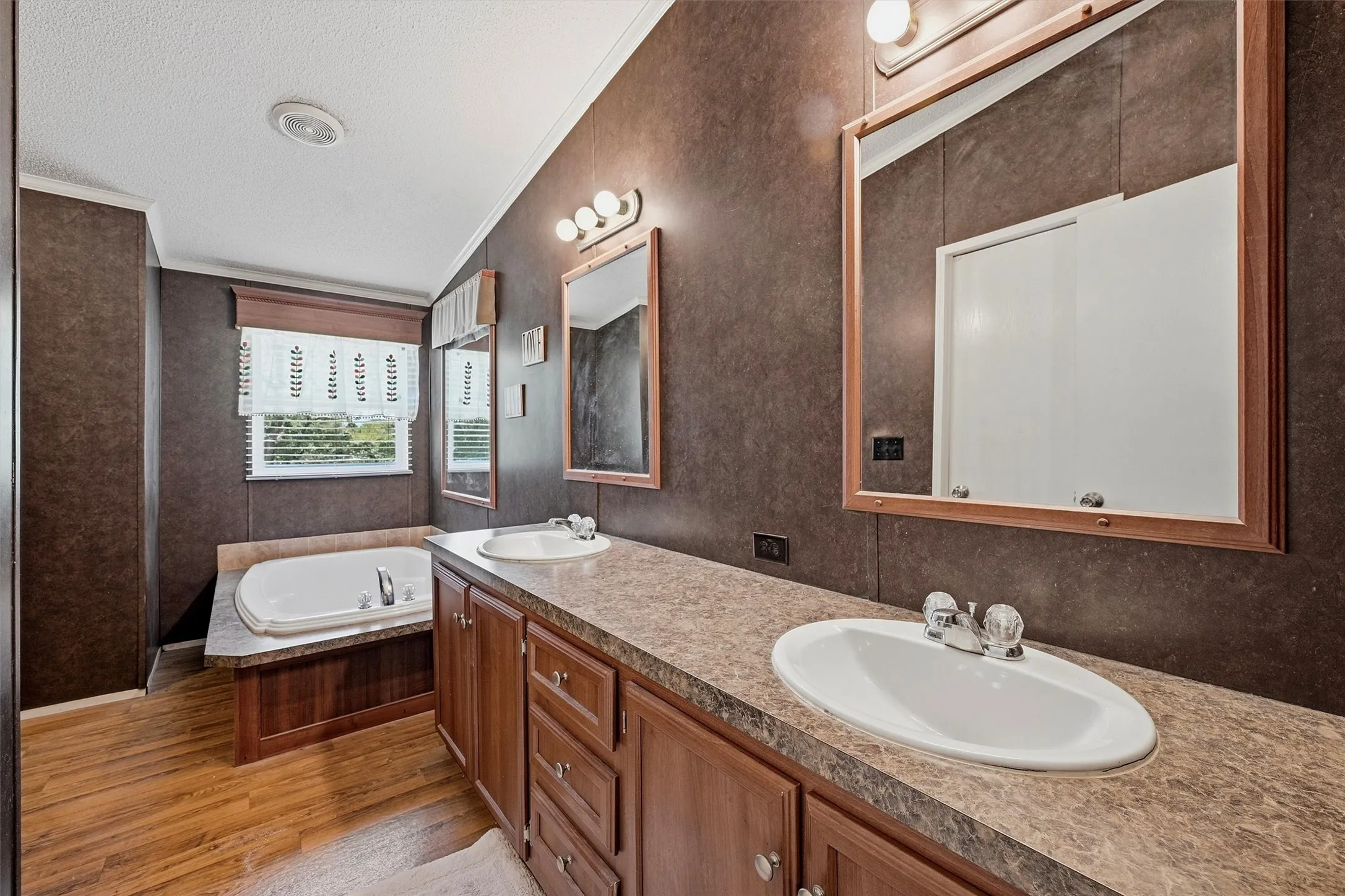 Mobile Home For Sale in Cooke County , 3539 County Road 265, Collinsville, Texas 76233, 4 Bedroom, 3 Bathroom, Garage spaces, 1,920 Sqft, built in 2010, mls#21394452, Real Estate Agent in Collinsville, Homes For Sale in Cooke county, Homes For Sale in Collinsville, Realtor in Collinsville Texas, Real Estate Brokerage Independent Realty Texas, Luminita Cordes Realtor