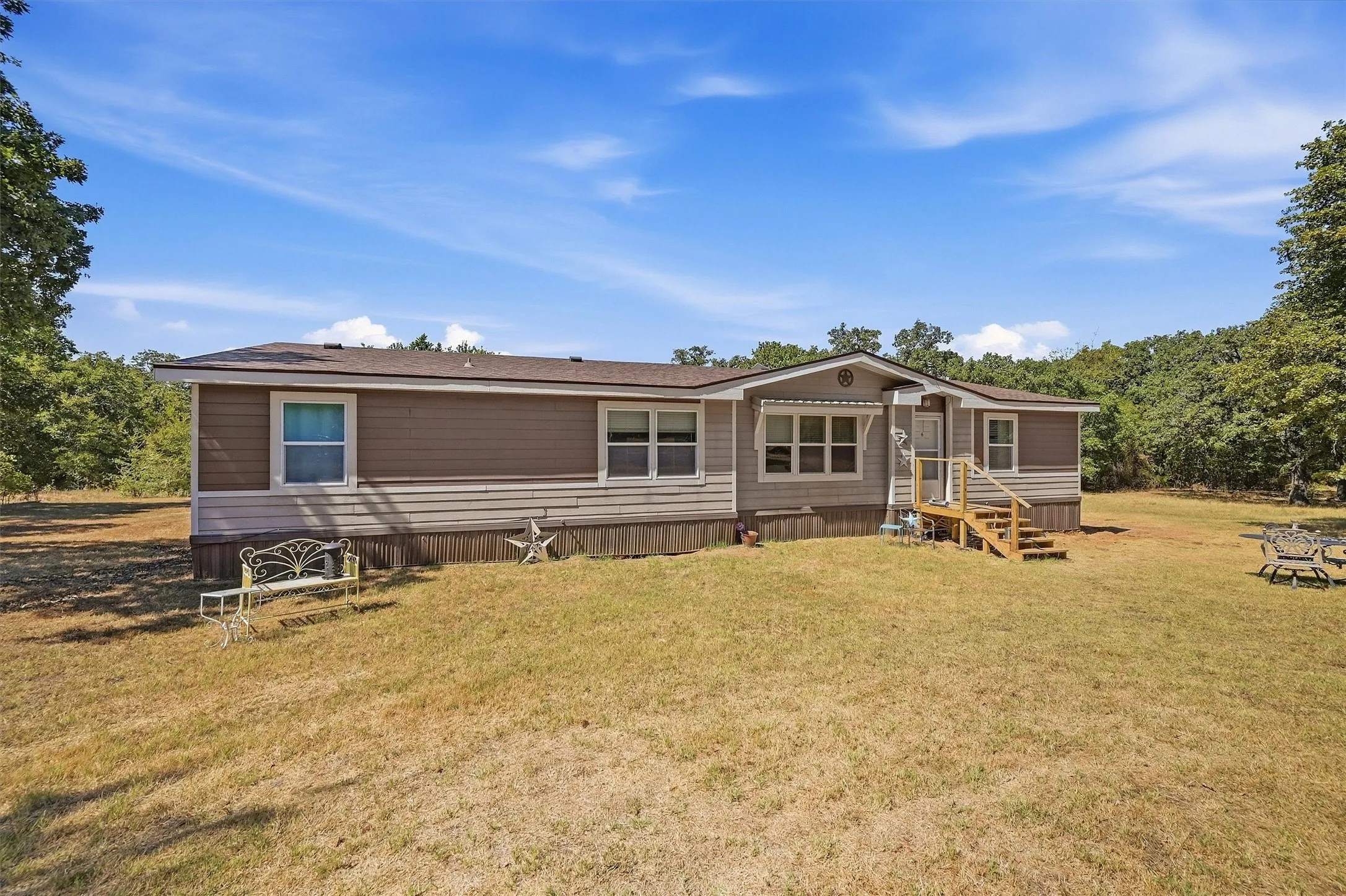 Mobile Home For Sale in Cooke County , 3539 County Road 265, Collinsville, Texas 76233, 4 Bedroom, 3 Bathroom, Garage spaces, 1,920 Sqft, built in 2010, mls#21394452, Real Estate Agent in Collinsville, Homes For Sale in Cooke county, Homes For Sale in Collinsville, Realtor in Collinsville Texas, Real Estate Brokerage Independent Realty Texas, Luminita Cordes Realtor