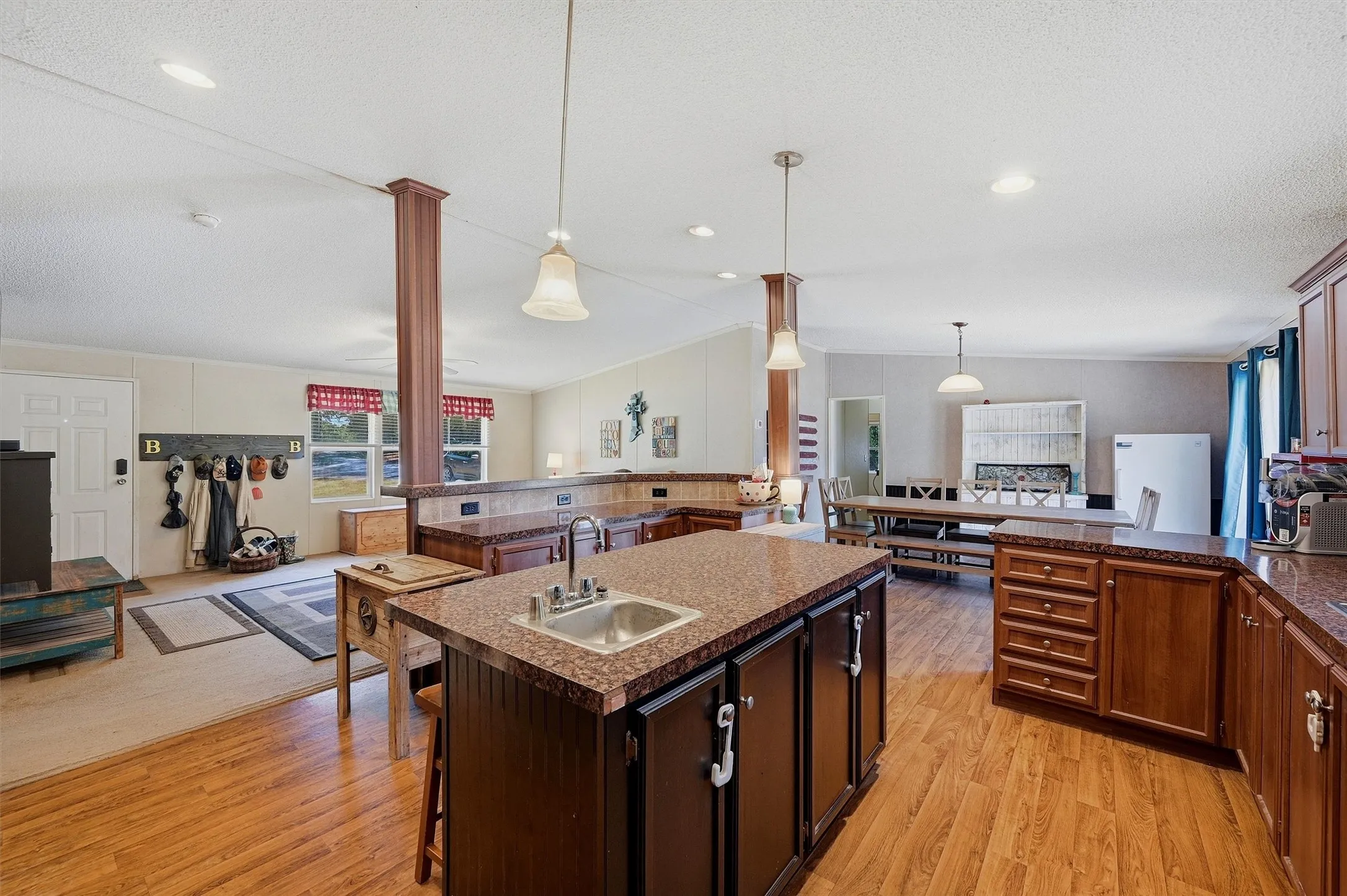 Mobile Home For Sale in Cooke County , 3539 County Road 265, Collinsville, Texas 76233, 4 Bedroom, 3 Bathroom, Garage spaces, 1,920 Sqft, built in 2010, mls#21394452, Real Estate Agent in Collinsville, Homes For Sale in Cooke county, Homes For Sale in Collinsville, Realtor in Collinsville Texas, Real Estate Brokerage Independent Realty Texas, Luminita Cordes Realtor