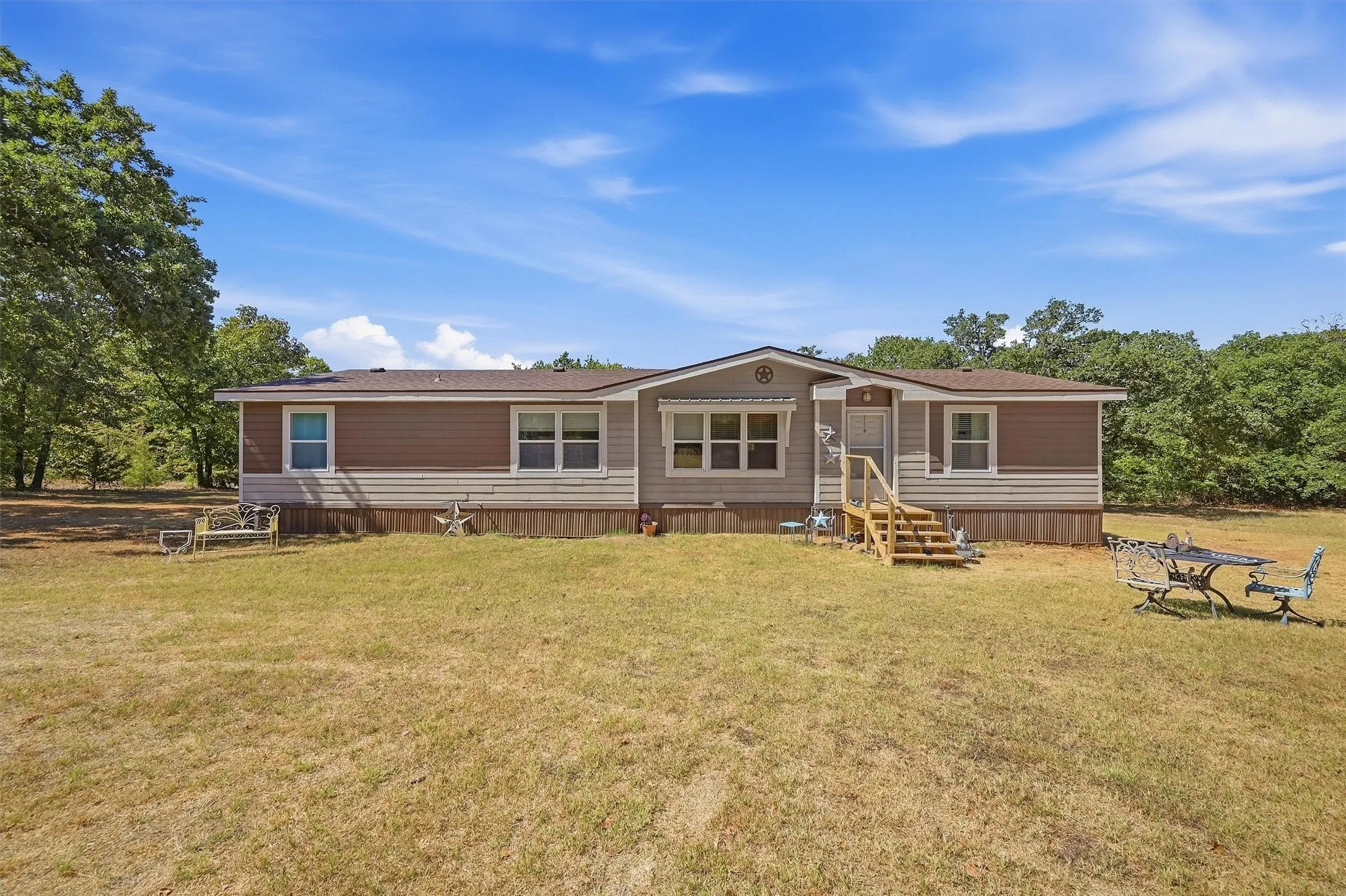 Mobile Home For Sale in Cooke County , 3539 County Road 265, Collinsville, Texas 76233, 4 Bedroom, 3 Bathroom, Garage spaces, 1,920 Sqft, built in 2010, mls#21394452, Real Estate Agent in Collinsville, Homes For Sale in Cooke county, Homes For Sale in Collinsville, Realtor in Collinsville Texas, Real Estate Brokerage Independent Realty Texas, Luminita Cordes Realtor