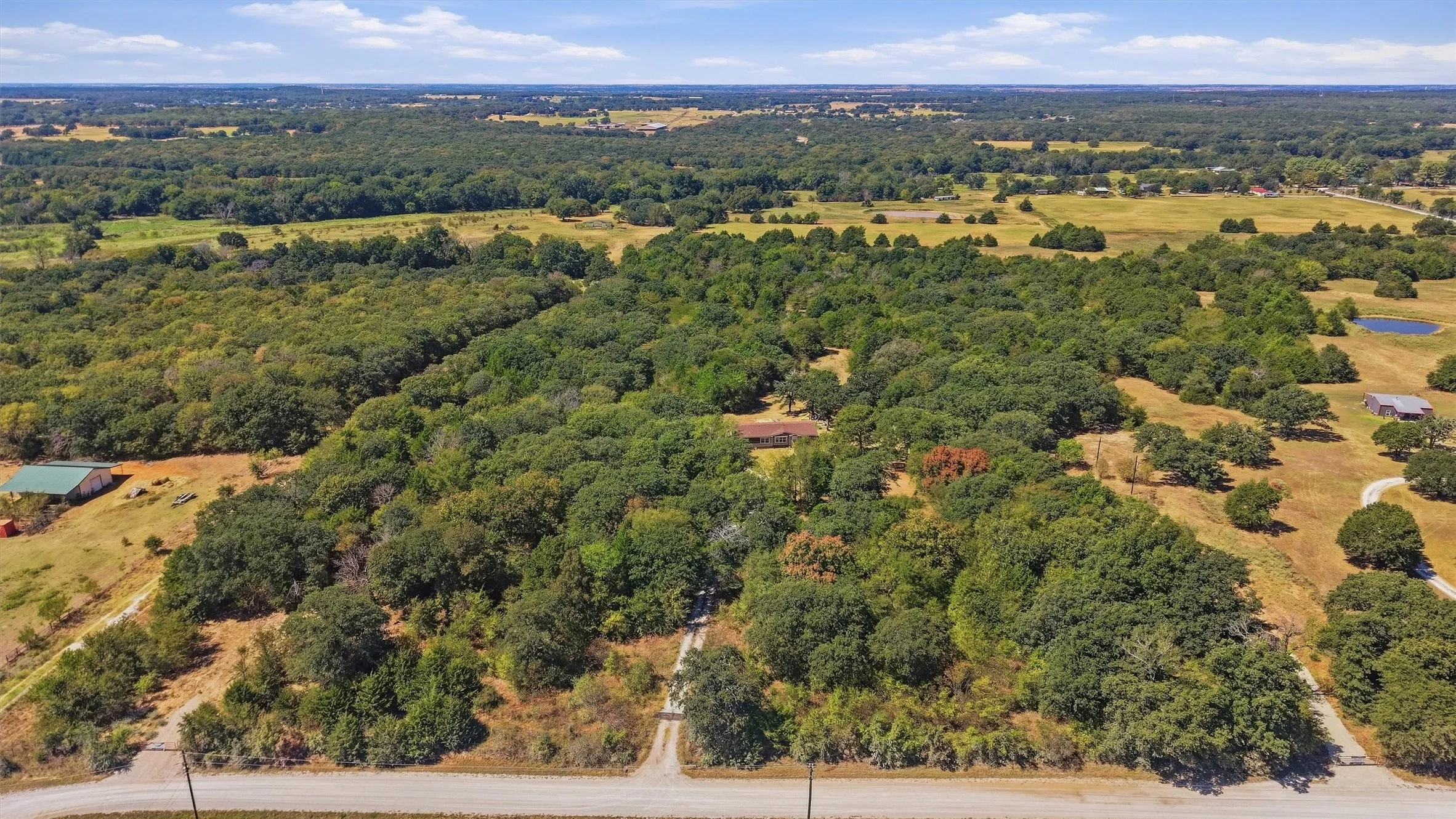 Mobile Home For Sale in Cooke County , 3539 County Road 265, Collinsville, Texas 76233, 4 Bedroom, 3 Bathroom, Garage spaces, 1,920 Sqft, built in 2010, mls#21394452, Real Estate Agent in Collinsville, Homes For Sale in Cooke county, Homes For Sale in Collinsville, Realtor in Collinsville Texas, Real Estate Brokerage Independent Realty Texas, Luminita Cordes Realtor