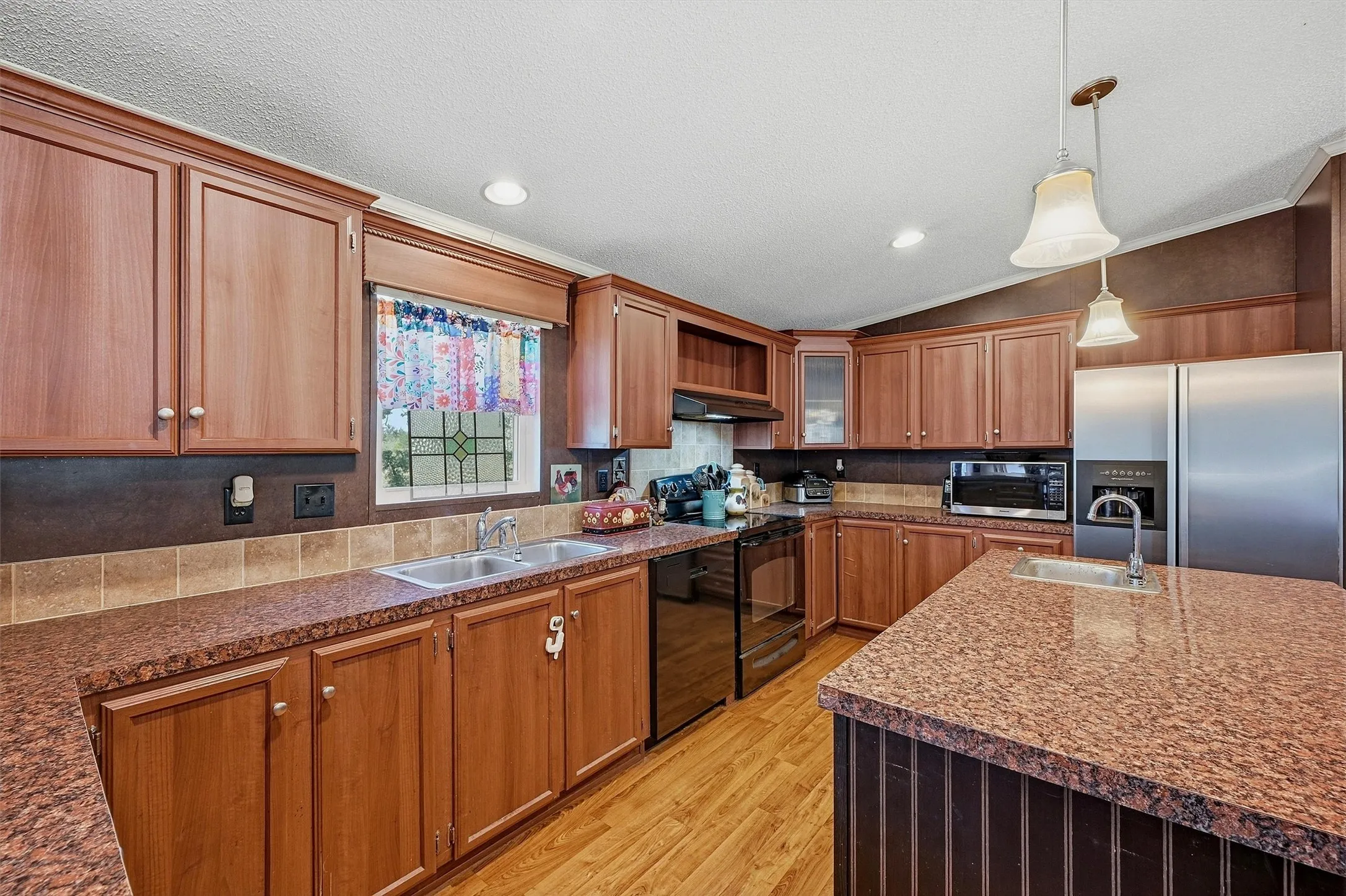 Mobile Home For Sale in Cooke County , 3539 County Road 265, Collinsville, Texas 76233, 4 Bedroom, 3 Bathroom, Garage spaces, 1,920 Sqft, built in 2010, mls#21394452, Real Estate Agent in Collinsville, Homes For Sale in Cooke county, Homes For Sale in Collinsville, Realtor in Collinsville Texas, Real Estate Brokerage Independent Realty Texas, Luminita Cordes Realtor
