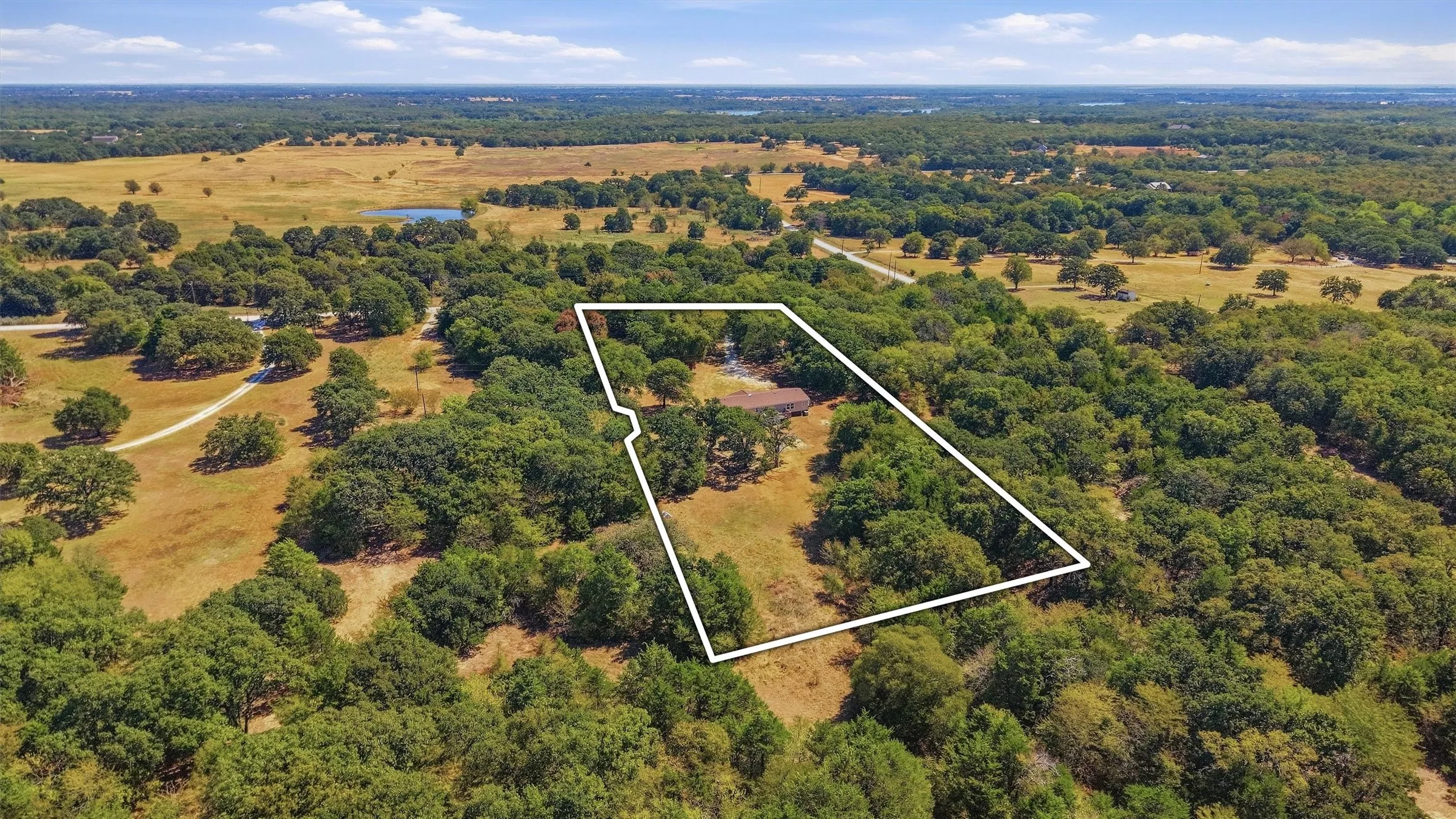 Mobile Home For Sale in Cooke County , 3539 County Road 265, Collinsville, Texas 76233, 4 Bedroom, 3 Bathroom, Garage spaces, 1,920 Sqft, built in 2010, mls#21394452, Real Estate Agent in Collinsville, Homes For Sale in Cooke county, Homes For Sale in Collinsville, Realtor in Collinsville Texas, Real Estate Brokerage Independent Realty Texas, Luminita Cordes Realtor