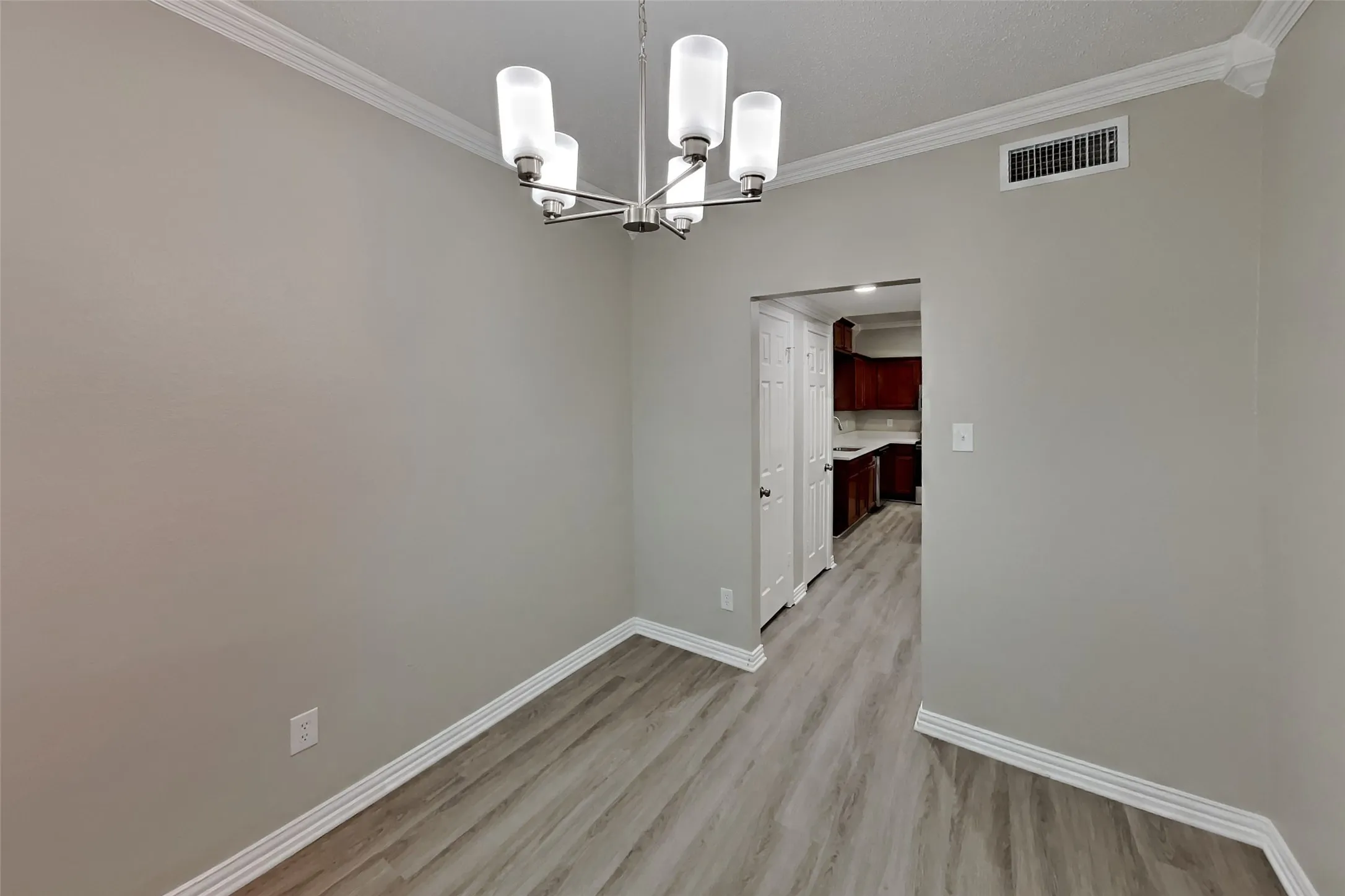 Single Family Residence For Rent in Collin County , 2308 Foothill Road, Mc Kinney, Texas 75072, 3 Bedroom, 3 Bathroom, 2 Garage spaces, 1,695 Sqft, built in 1988, mls#21394519, Real Estate Agent in Mc Kinney, Homes For Rent in Collin county, Homes For Rent in Mc Kinney, Realtor in Mc Kinney Texas, Real Estate Brokerage Independent Realty Texas, Luminita Cordes Realtor