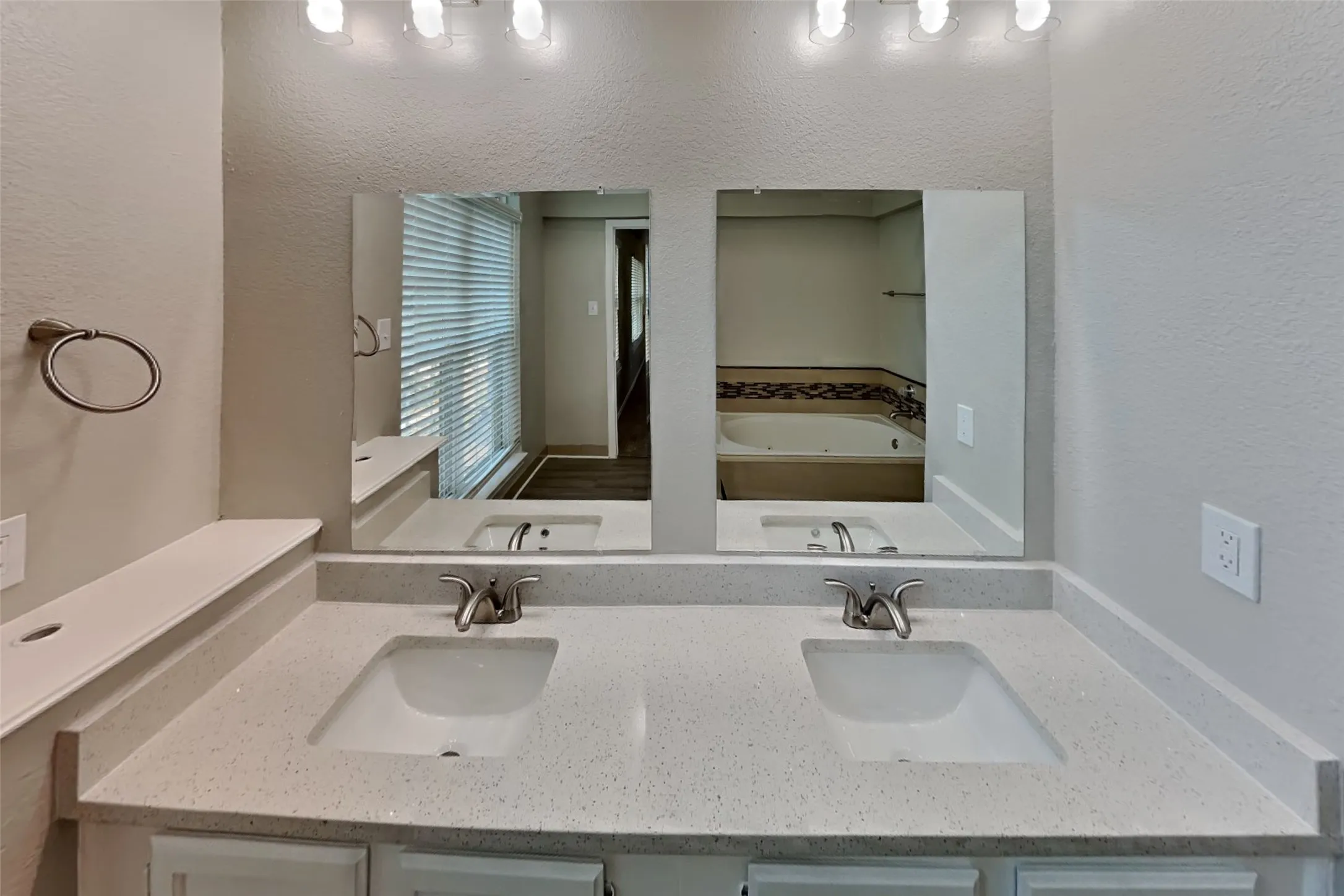 Single Family Residence For Rent in Collin County , 2308 Foothill Road, Mc Kinney, Texas 75072, 3 Bedroom, 3 Bathroom, 2 Garage spaces, 1,695 Sqft, built in 1988, mls#21394519, Real Estate Agent in Mc Kinney, Homes For Rent in Collin county, Homes For Rent in Mc Kinney, Realtor in Mc Kinney Texas, Real Estate Brokerage Independent Realty Texas, Luminita Cordes Realtor