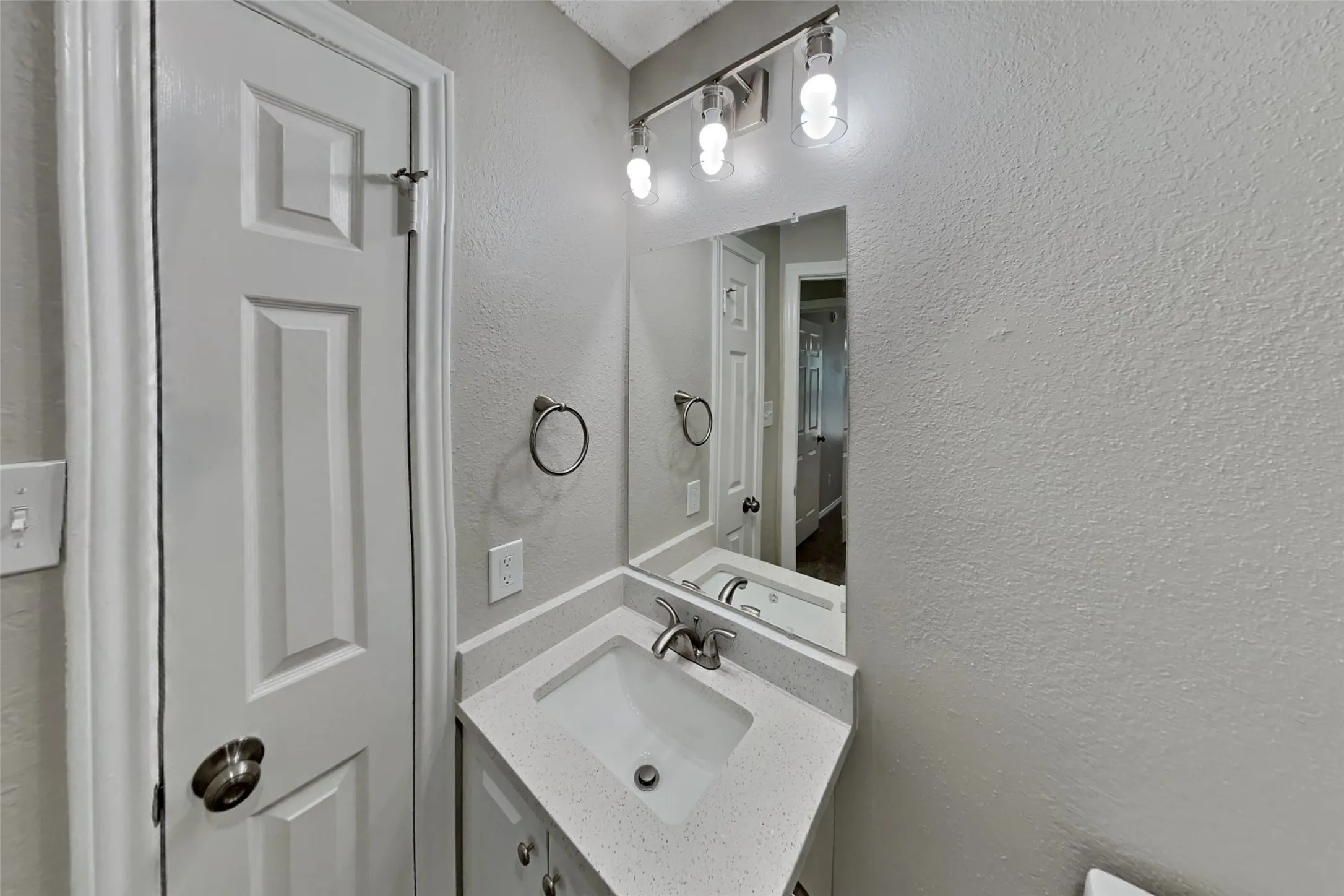 Single Family Residence For Rent in Collin County , 2308 Foothill Road, Mc Kinney, Texas 75072, 3 Bedroom, 3 Bathroom, 2 Garage spaces, 1,695 Sqft, built in 1988, mls#21394519, Real Estate Agent in Mc Kinney, Homes For Rent in Collin county, Homes For Rent in Mc Kinney, Realtor in Mc Kinney Texas, Real Estate Brokerage Independent Realty Texas, Luminita Cordes Realtor