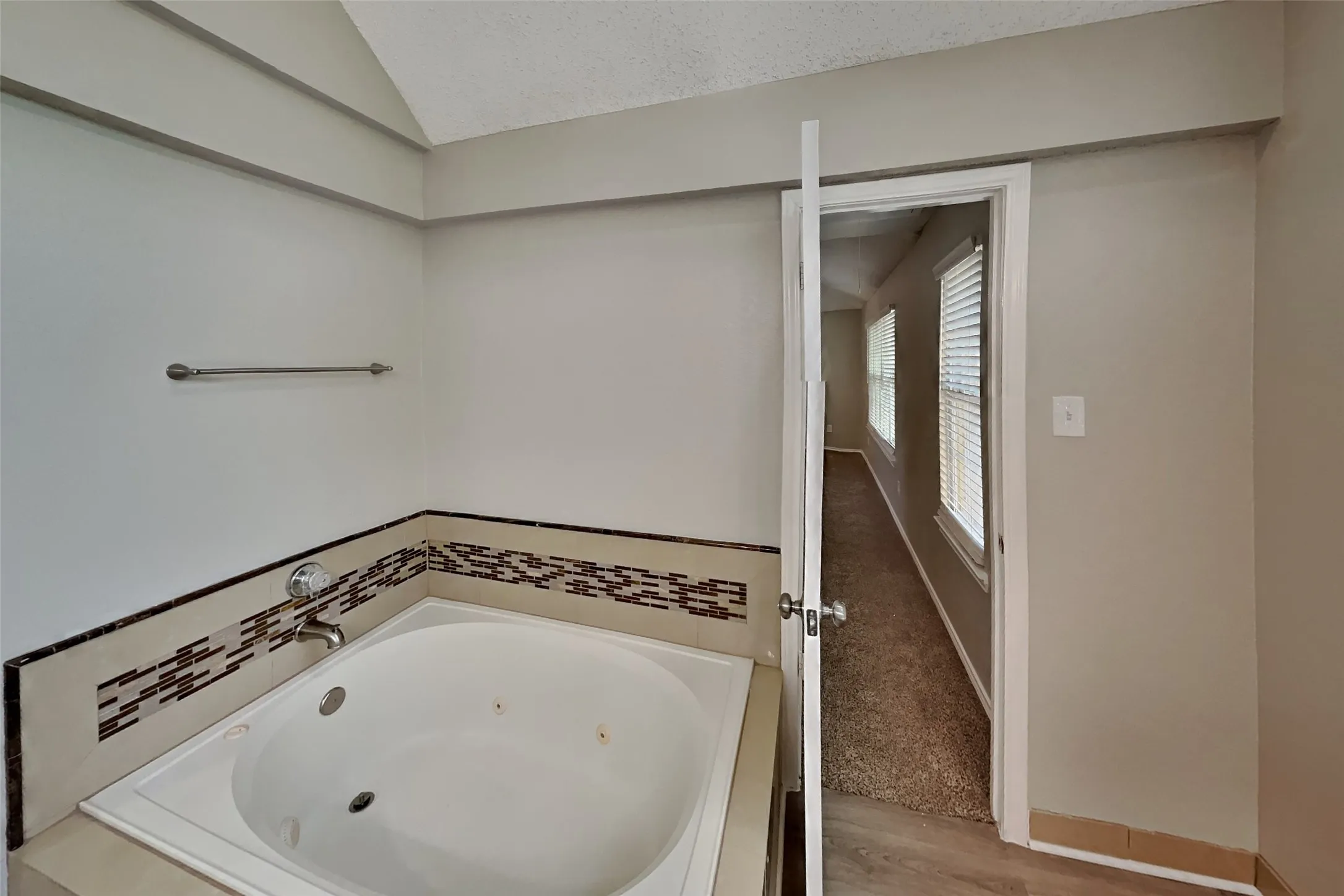 Single Family Residence For Rent in Collin County , 2308 Foothill Road, Mc Kinney, Texas 75072, 3 Bedroom, 3 Bathroom, 2 Garage spaces, 1,695 Sqft, built in 1988, mls#21394519, Real Estate Agent in Mc Kinney, Homes For Rent in Collin county, Homes For Rent in Mc Kinney, Realtor in Mc Kinney Texas, Real Estate Brokerage Independent Realty Texas, Luminita Cordes Realtor