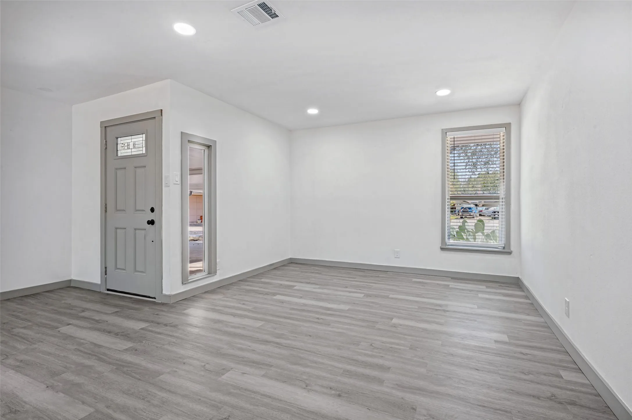 Single Family Residence For Sale in Dallas County , 3411 Ashcroft Court, Irving, Texas 75062, 3 Bedroom, 2 Bathroom, 2 Garage spaces, 1,268 Sqft, built in 1958, mls#21394528, Real Estate Agent in Irving, Homes For Sale in Dallas county, Homes For Sale in Irving, Realtor in Irving Texas, Real Estate Brokerage Independent Realty Texas, Luminita Cordes Realtor
