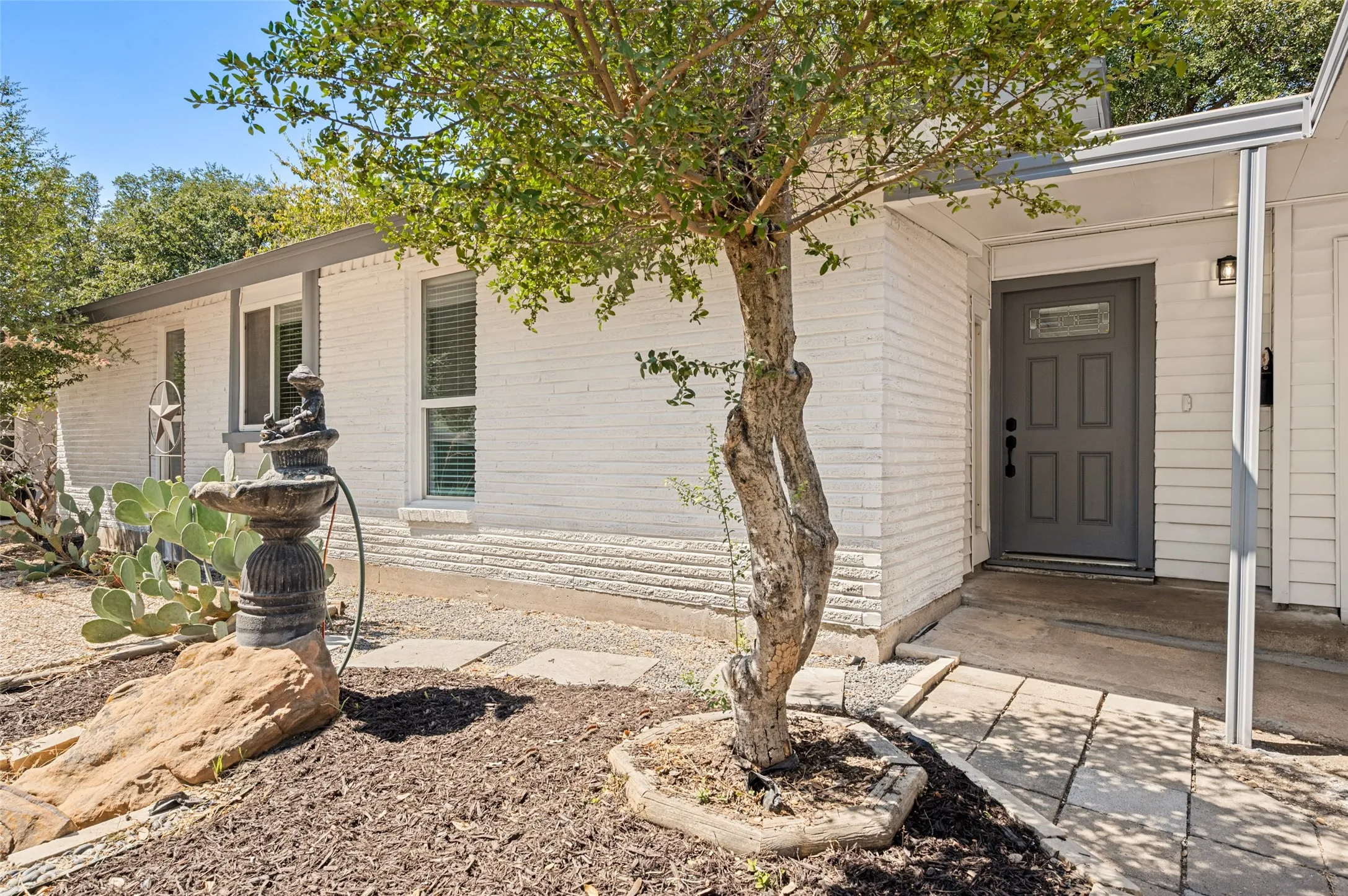 Single Family Residence For Sale in Dallas County , 3411 Ashcroft Court, Irving, Texas 75062, 3 Bedroom, 2 Bathroom, 2 Garage spaces, 1,268 Sqft, built in 1958, mls#21394528, Real Estate Agent in Irving, Homes For Sale in Dallas county, Homes For Sale in Irving, Realtor in Irving Texas, Real Estate Brokerage Independent Realty Texas, Luminita Cordes Realtor