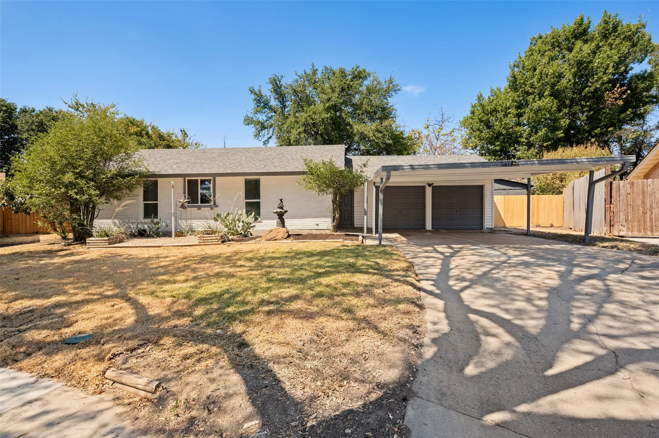 Single Family Residence For Sale in Dallas County , 3411 Ashcroft Court, Irving, Texas 75062, 3 Bedroom, 2 Bathroom, 2 Garage spaces, 1,268 Sqft, built in 1958, mls#21394528, Real Estate Agent in Irving, Homes For Sale in Dallas county, Homes For Sale in Irving, Realtor in Irving Texas, Real Estate Brokerage Independent Realty Texas, Luminita Cordes Realtor