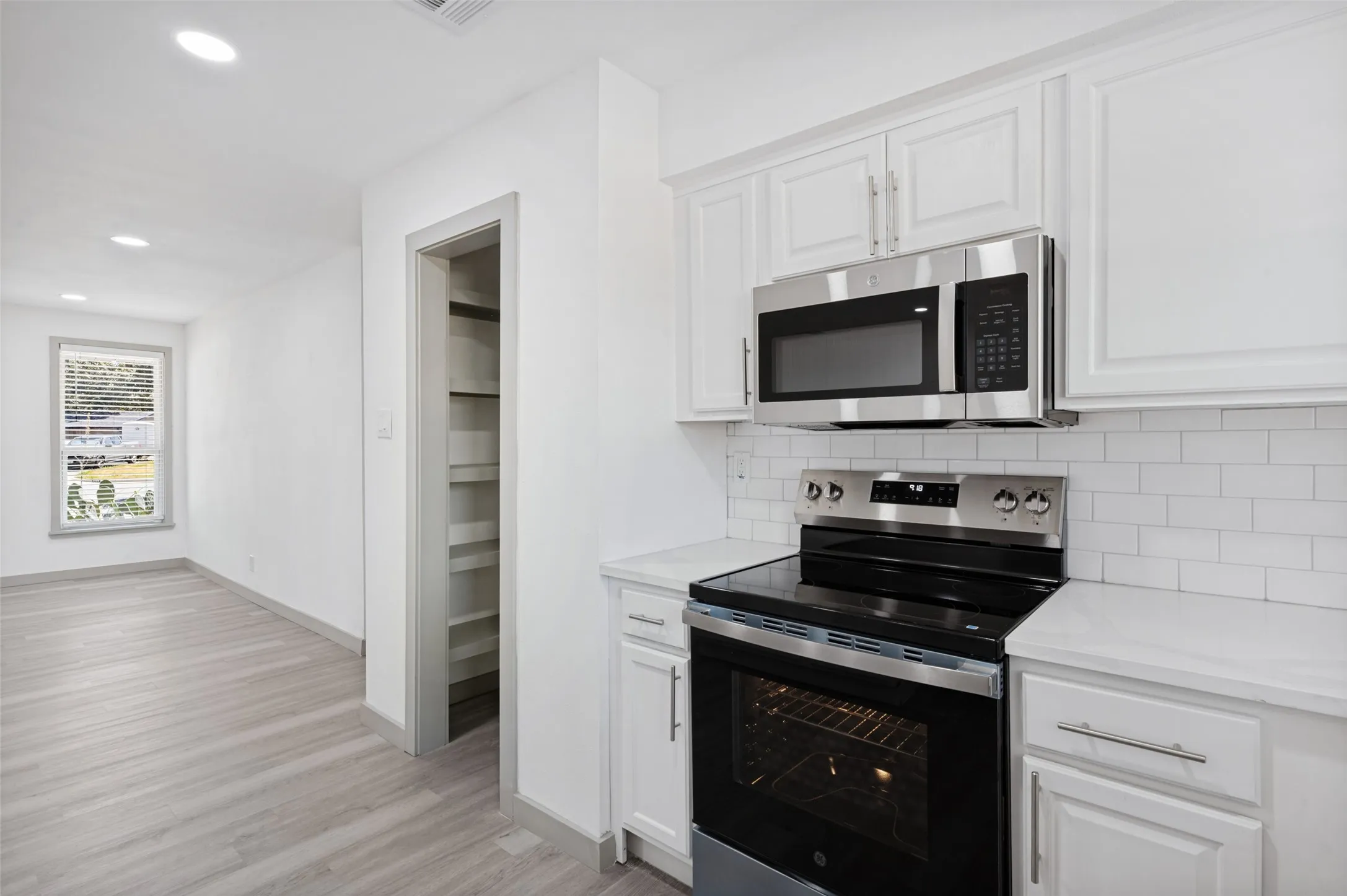 Single Family Residence For Sale in Dallas County , 3411 Ashcroft Court, Irving, Texas 75062, 3 Bedroom, 2 Bathroom, 2 Garage spaces, 1,268 Sqft, built in 1958, mls#21394528, Real Estate Agent in Irving, Homes For Sale in Dallas county, Homes For Sale in Irving, Realtor in Irving Texas, Real Estate Brokerage Independent Realty Texas, Luminita Cordes Realtor