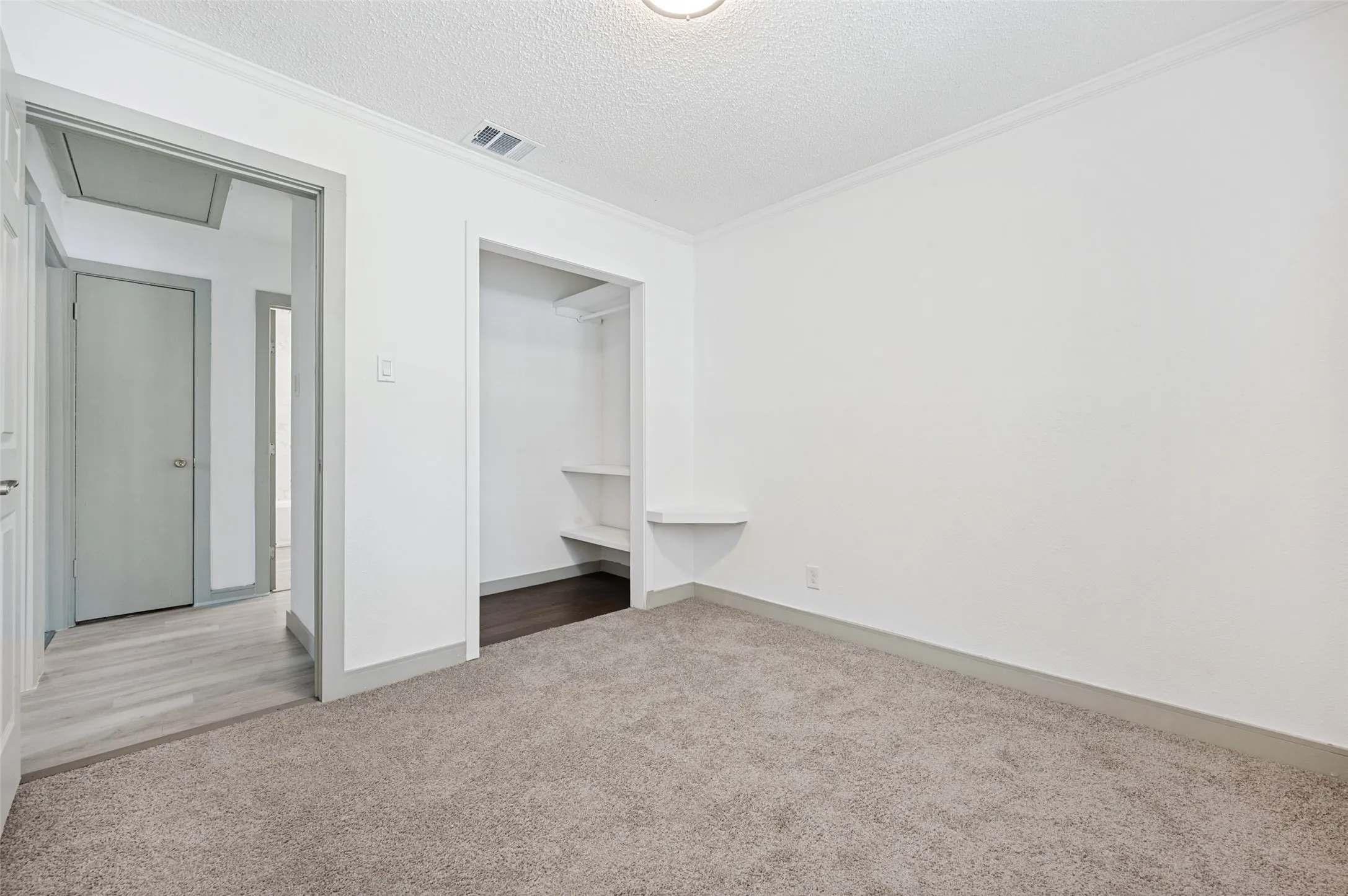 Single Family Residence For Sale in Dallas County , 3411 Ashcroft Court, Irving, Texas 75062, 3 Bedroom, 2 Bathroom, 2 Garage spaces, 1,268 Sqft, built in 1958, mls#21394528, Real Estate Agent in Irving, Homes For Sale in Dallas county, Homes For Sale in Irving, Realtor in Irving Texas, Real Estate Brokerage Independent Realty Texas, Luminita Cordes Realtor