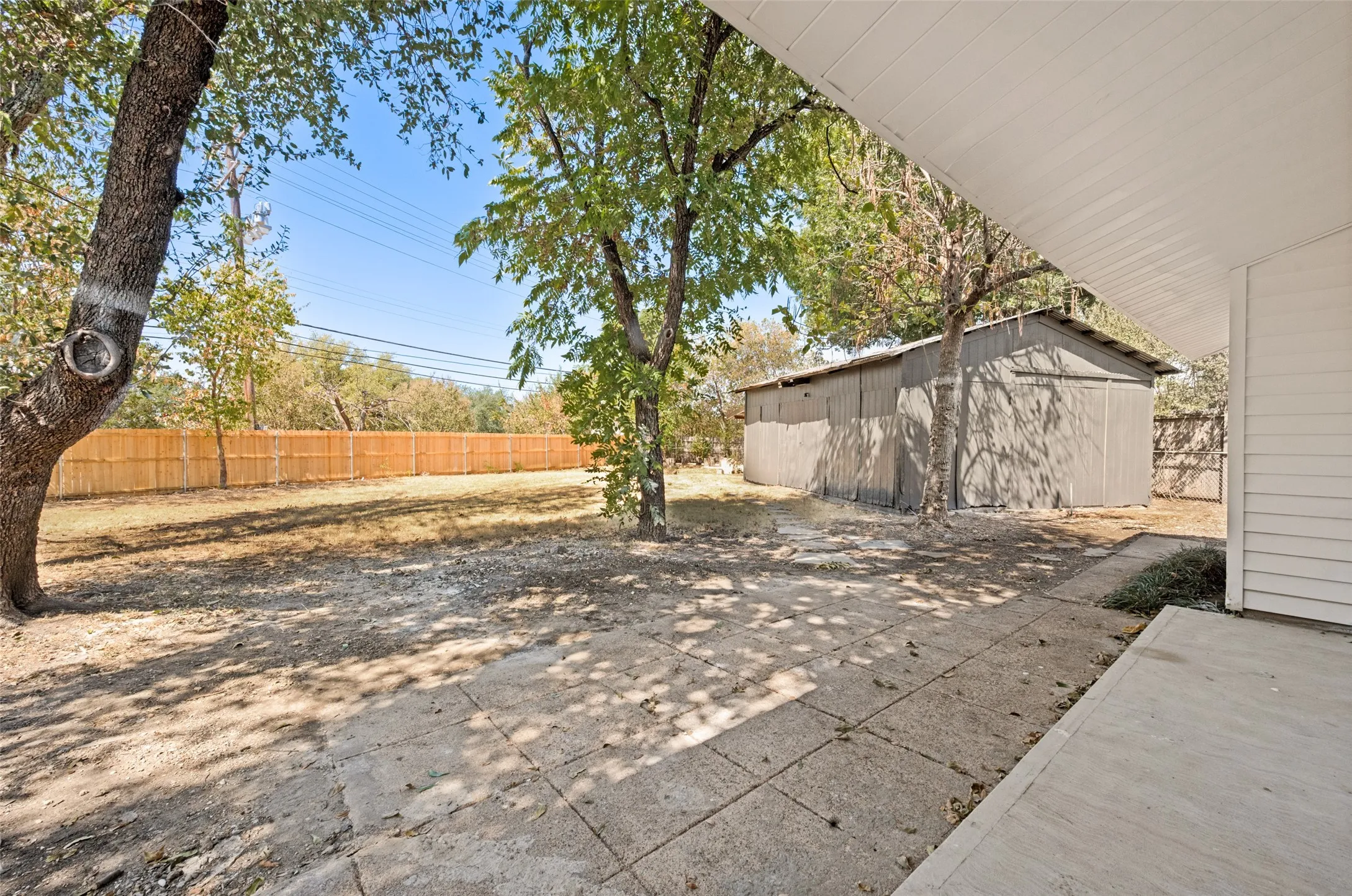 Single Family Residence For Sale in Dallas County , 3411 Ashcroft Court, Irving, Texas 75062, 3 Bedroom, 2 Bathroom, 2 Garage spaces, 1,268 Sqft, built in 1958, mls#21394528, Real Estate Agent in Irving, Homes For Sale in Dallas county, Homes For Sale in Irving, Realtor in Irving Texas, Real Estate Brokerage Independent Realty Texas, Luminita Cordes Realtor