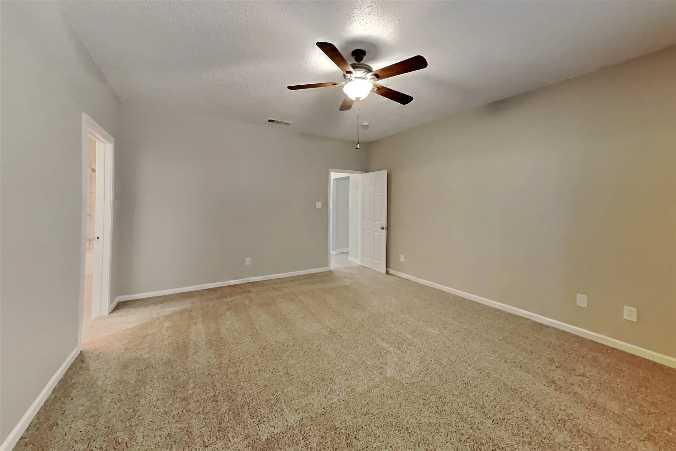 Single Family Residence For Rent in Tarrant County , 210 Carlsbad Drive, Mansfield, Texas 76063, 5 Bedroom, 4 Bathroom, 2 Garage spaces, 3,293 Sqft, built in 1996, mls#21394539, Real Estate Agent in Mansfield, Homes For Rent in Tarrant county, Homes For Rent in Mansfield, Realtor in Mansfield Texas, Real Estate Brokerage Independent Realty Texas, Luminita Cordes Realtor