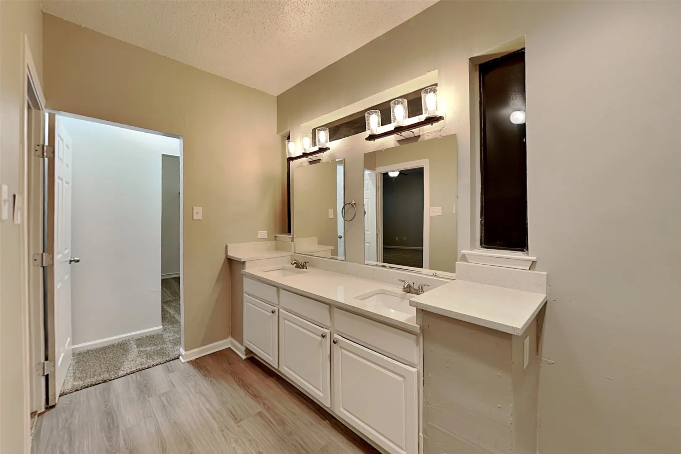 Single Family Residence For Rent in Tarrant County , 210 Carlsbad Drive, Mansfield, Texas 76063, 5 Bedroom, 4 Bathroom, 2 Garage spaces, 3,293 Sqft, built in 1996, mls#21394539, Real Estate Agent in Mansfield, Homes For Rent in Tarrant county, Homes For Rent in Mansfield, Realtor in Mansfield Texas, Real Estate Brokerage Independent Realty Texas, Luminita Cordes Realtor