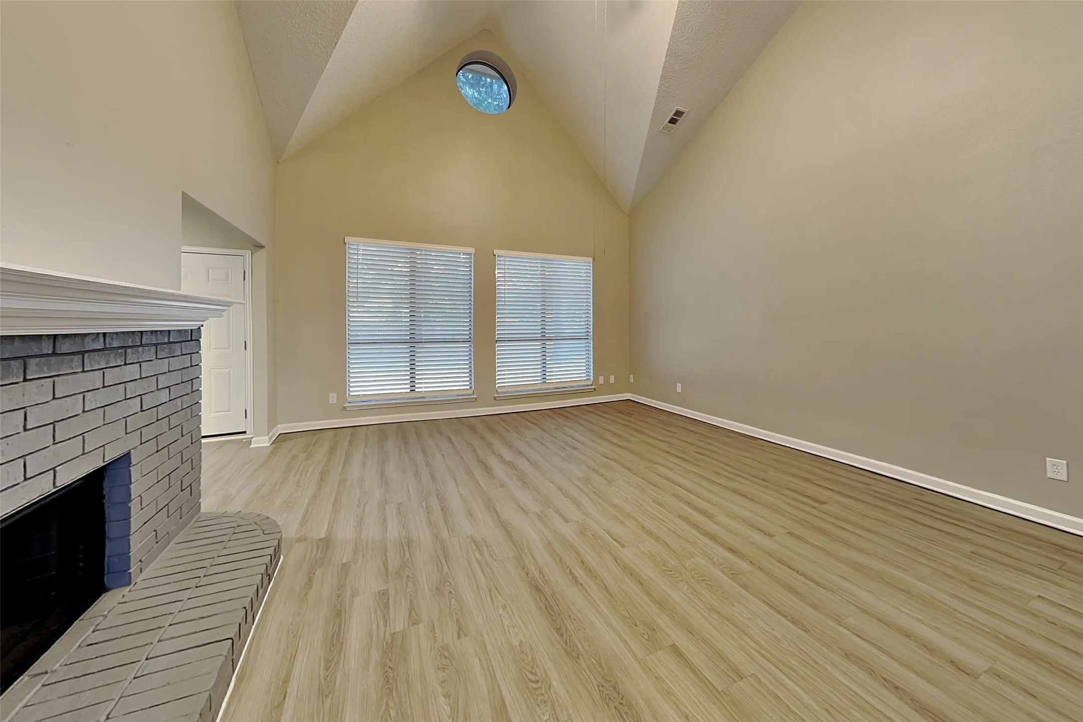 Single Family Residence For Rent in Tarrant County , 210 Carlsbad Drive, Mansfield, Texas 76063, 5 Bedroom, 4 Bathroom, 2 Garage spaces, 3,293 Sqft, built in 1996, mls#21394539, Real Estate Agent in Mansfield, Homes For Rent in Tarrant county, Homes For Rent in Mansfield, Realtor in Mansfield Texas, Real Estate Brokerage Independent Realty Texas, Luminita Cordes Realtor