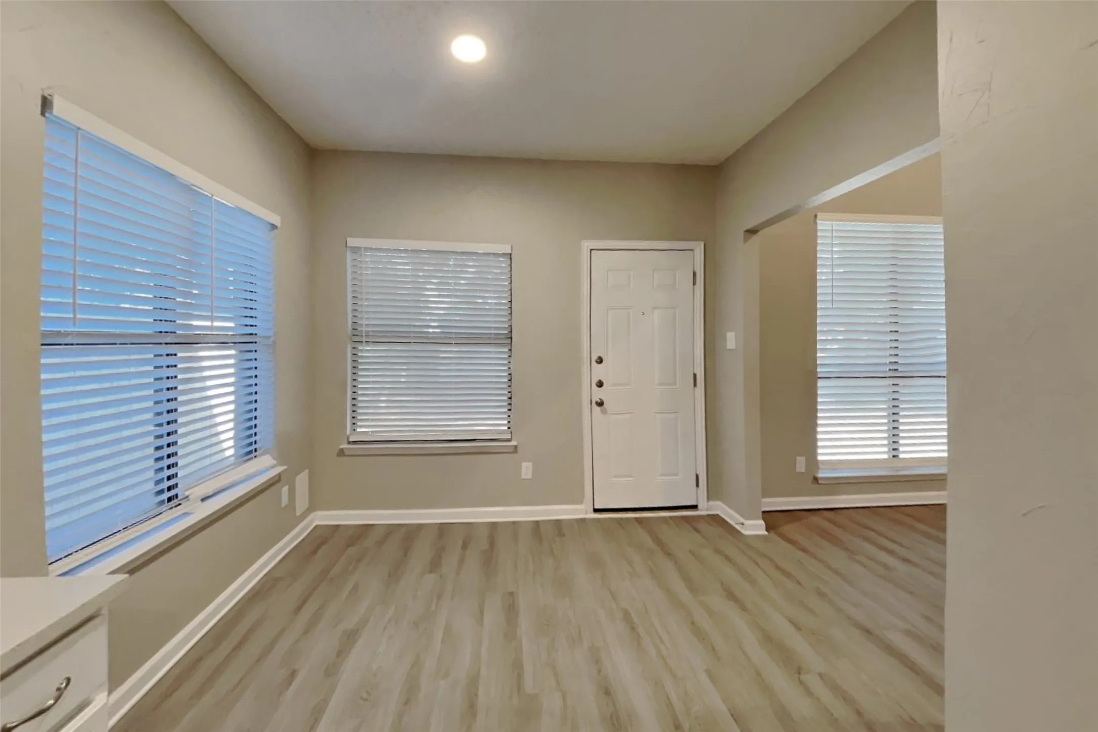 Single Family Residence For Rent in Tarrant County , 210 Carlsbad Drive, Mansfield, Texas 76063, 5 Bedroom, 4 Bathroom, 2 Garage spaces, 3,293 Sqft, built in 1996, mls#21394539, Real Estate Agent in Mansfield, Homes For Rent in Tarrant county, Homes For Rent in Mansfield, Realtor in Mansfield Texas, Real Estate Brokerage Independent Realty Texas, Luminita Cordes Realtor